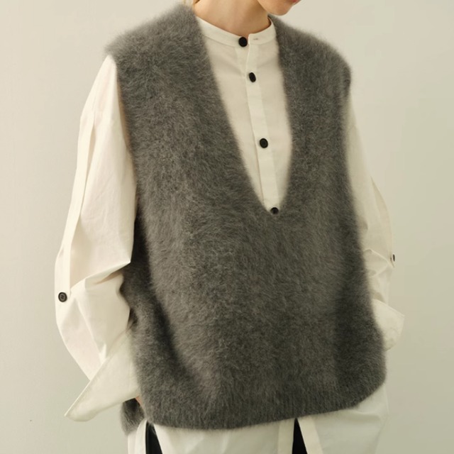 Deep v neck knit vest 2 colors　V1734