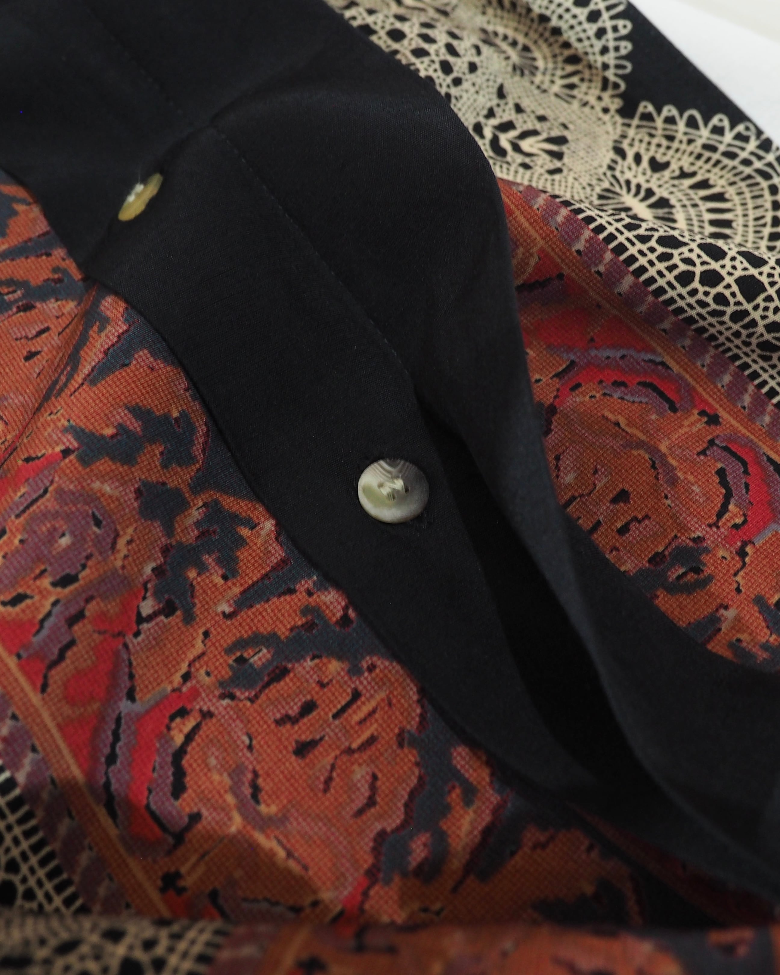 1980 - 90s Beautiful Arabesque × Crochet Lace pattern Switching vintage loose No collar shirt