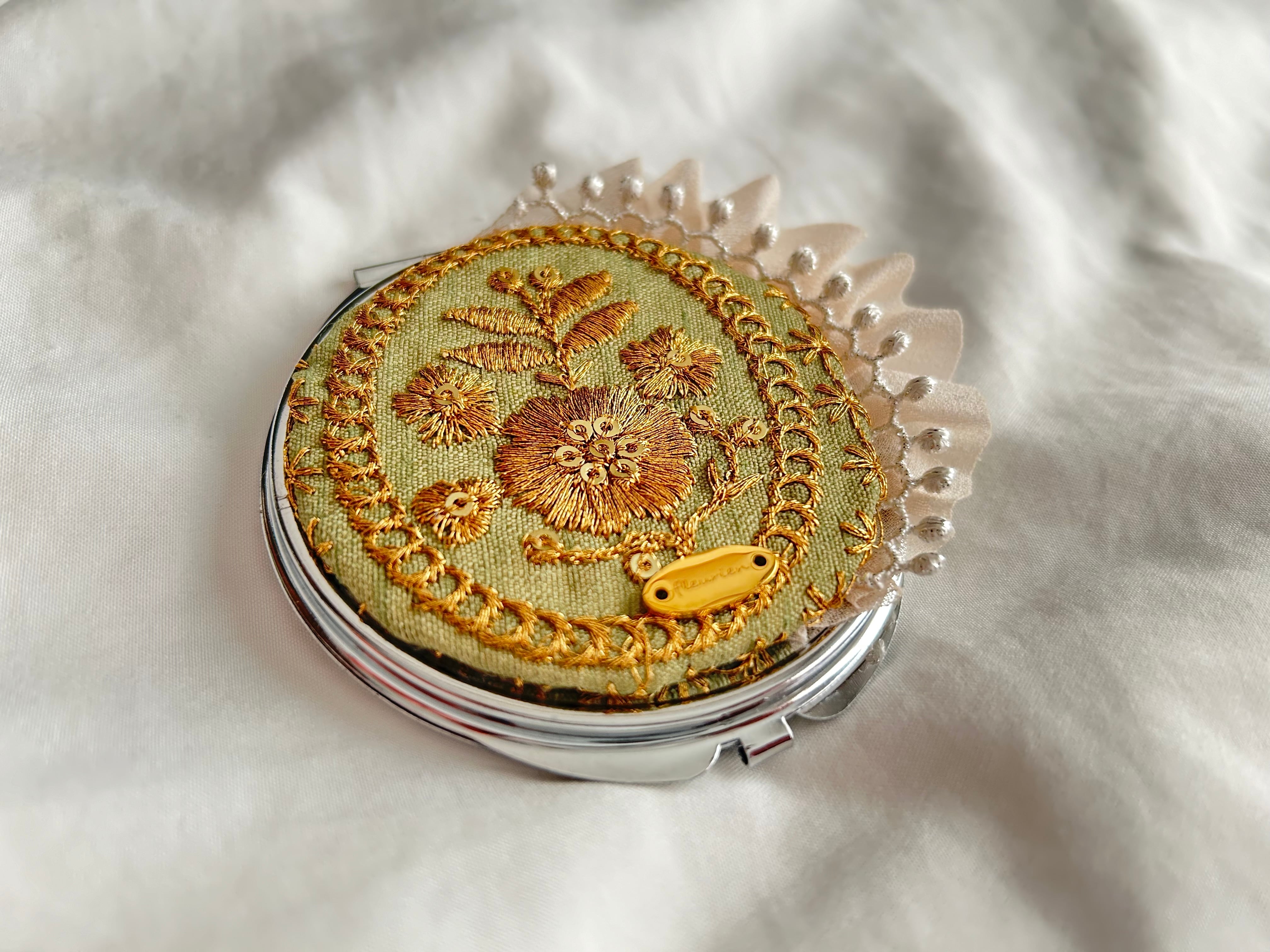 インド刺繍 リボン コンパクトミラー 鏡 グリーン×レース | fleurien