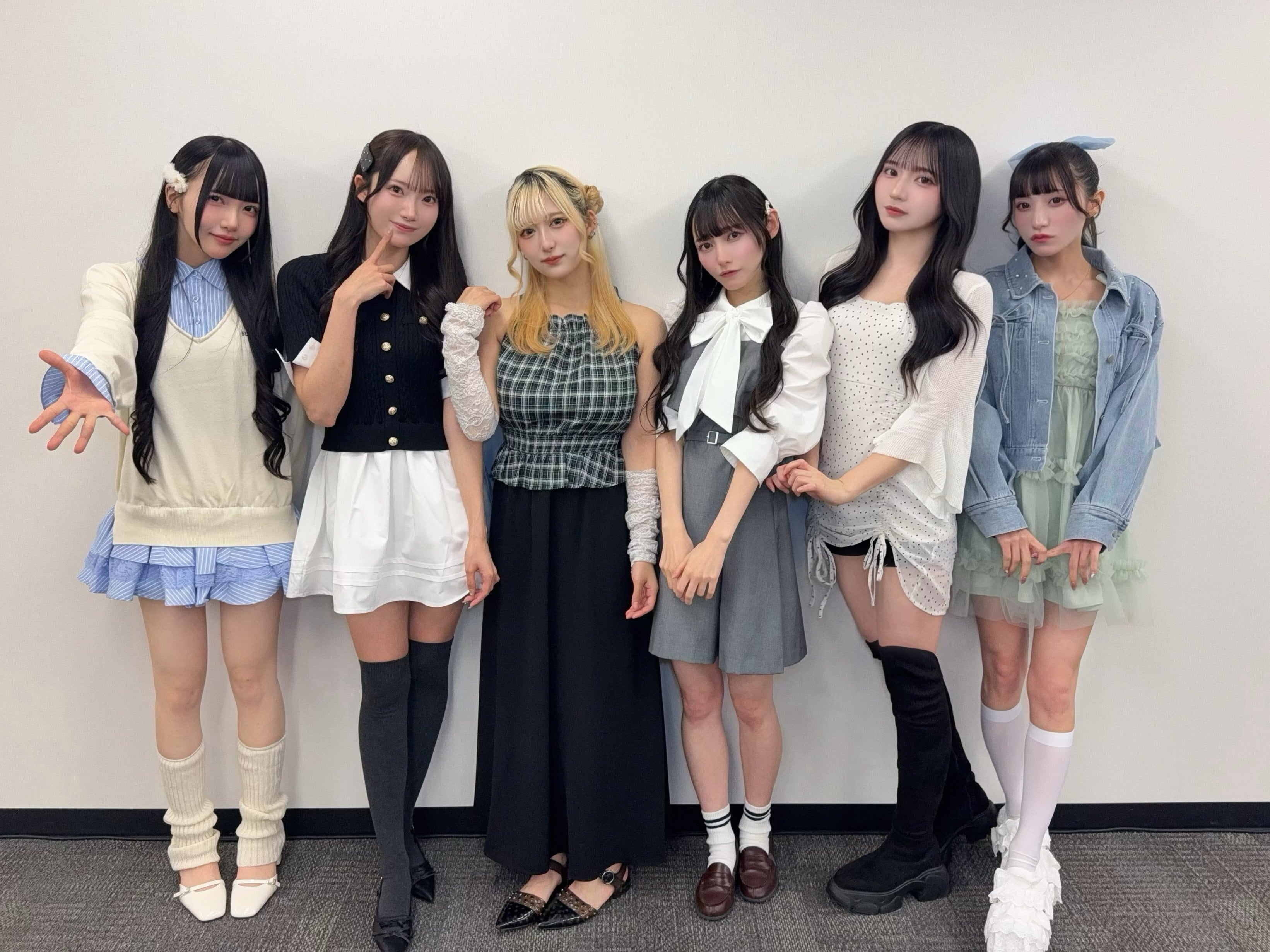 春のデート服】柊木あいなサイン&プチラクガキチェキ【オンライン限定