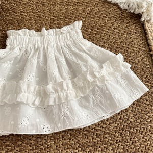 秋刺しゅうフリル重ねられるスカート