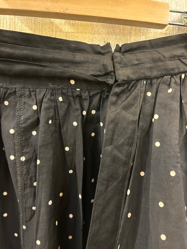 50's black × white pin dot apron