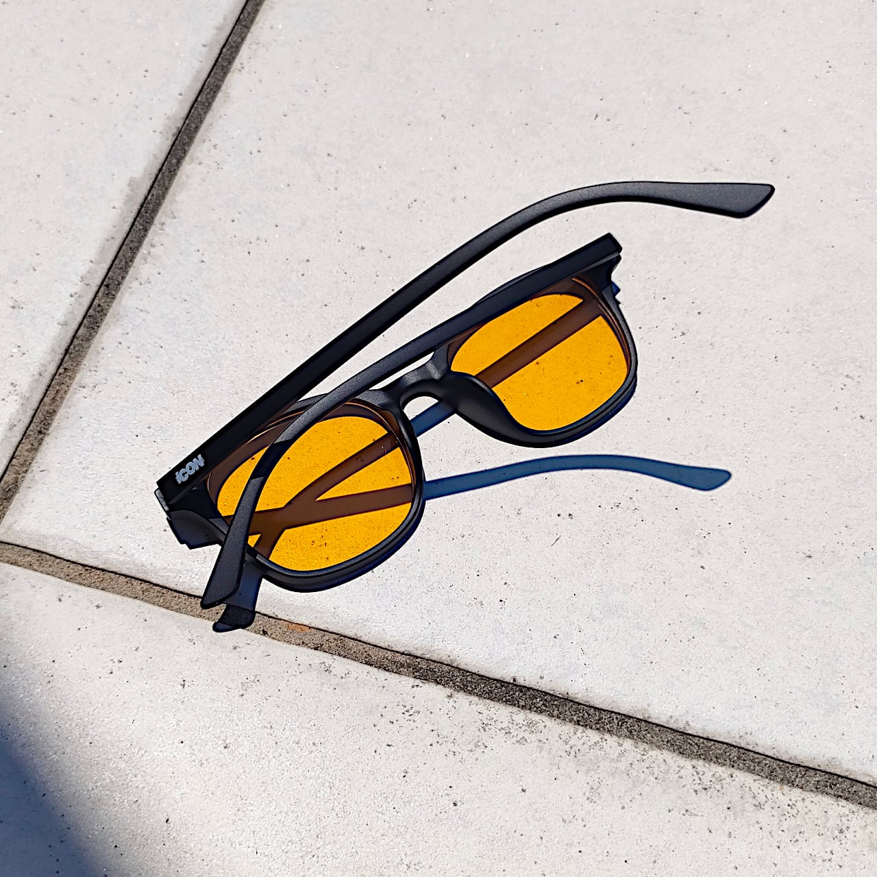 iCON】ウェリントンサングラス y300075 マットブラック/ライトオレンジ