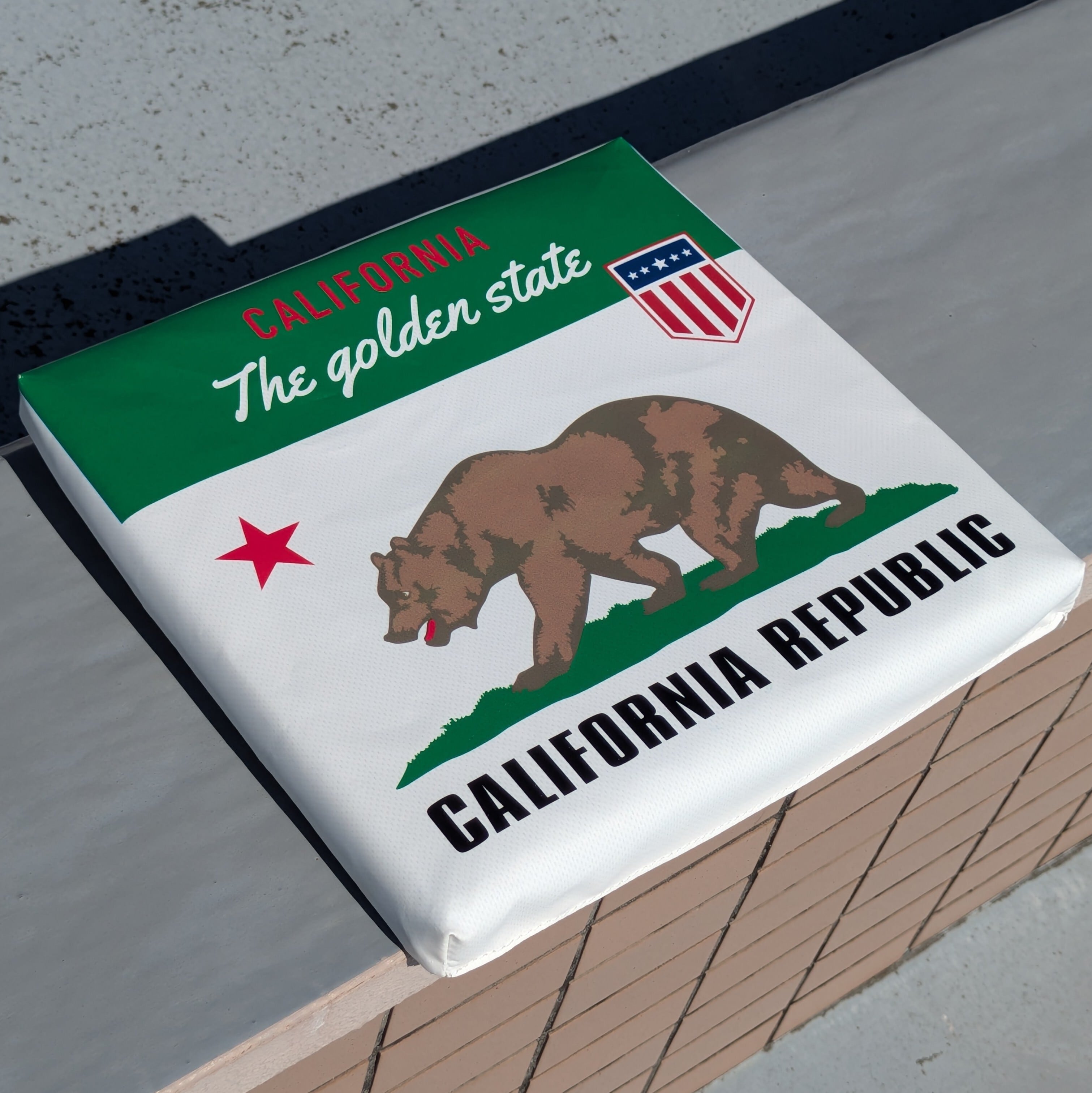 【 STADIUM CUSHION / スタジアム クッション 】 The State of California  / カリフォルニア州旗 / Pennzoil / ペンズオイル〚アメリカン雑貨 アメトイ〛