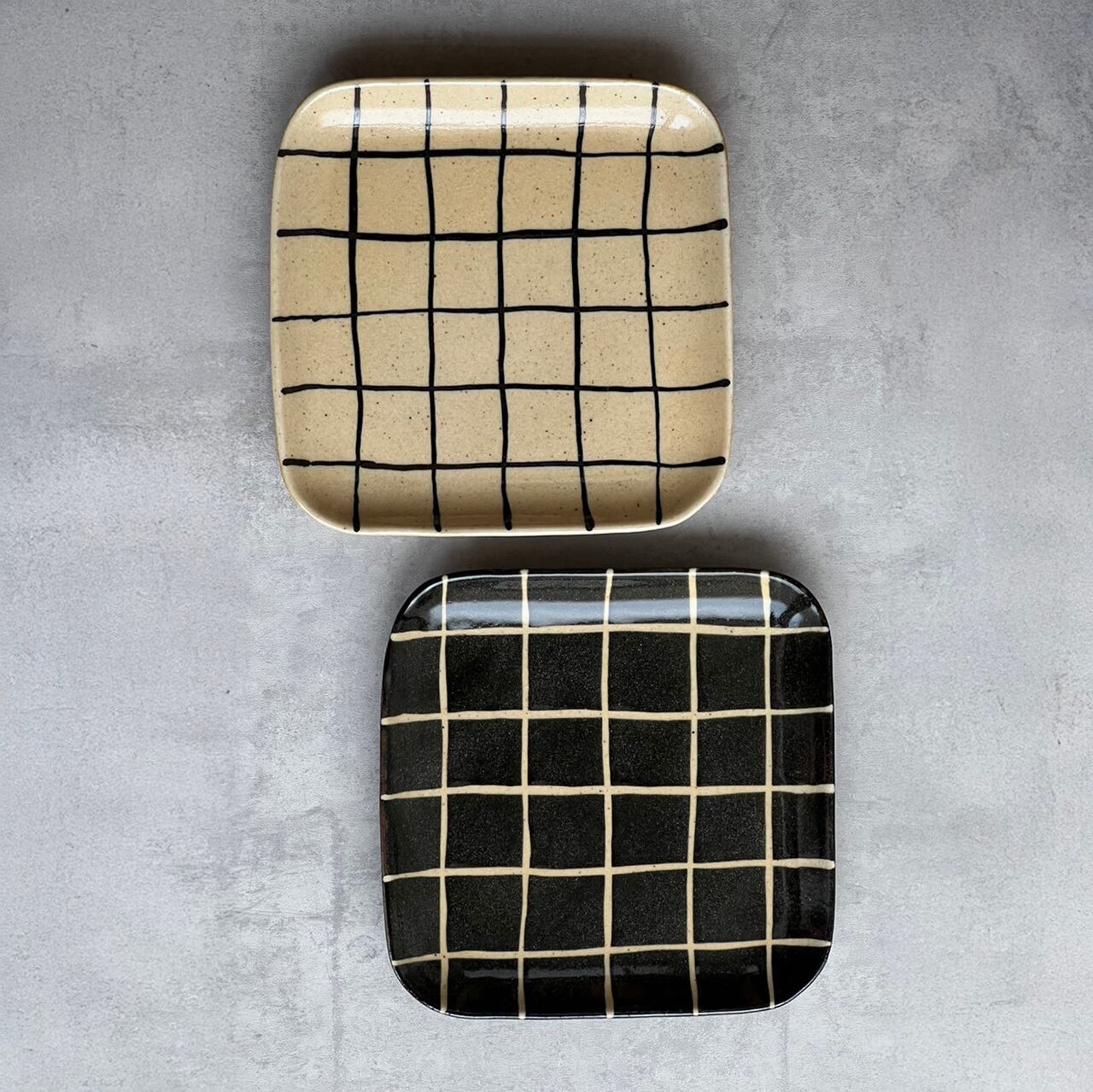 A2512 角皿 格子（茶） | KANESAN1893