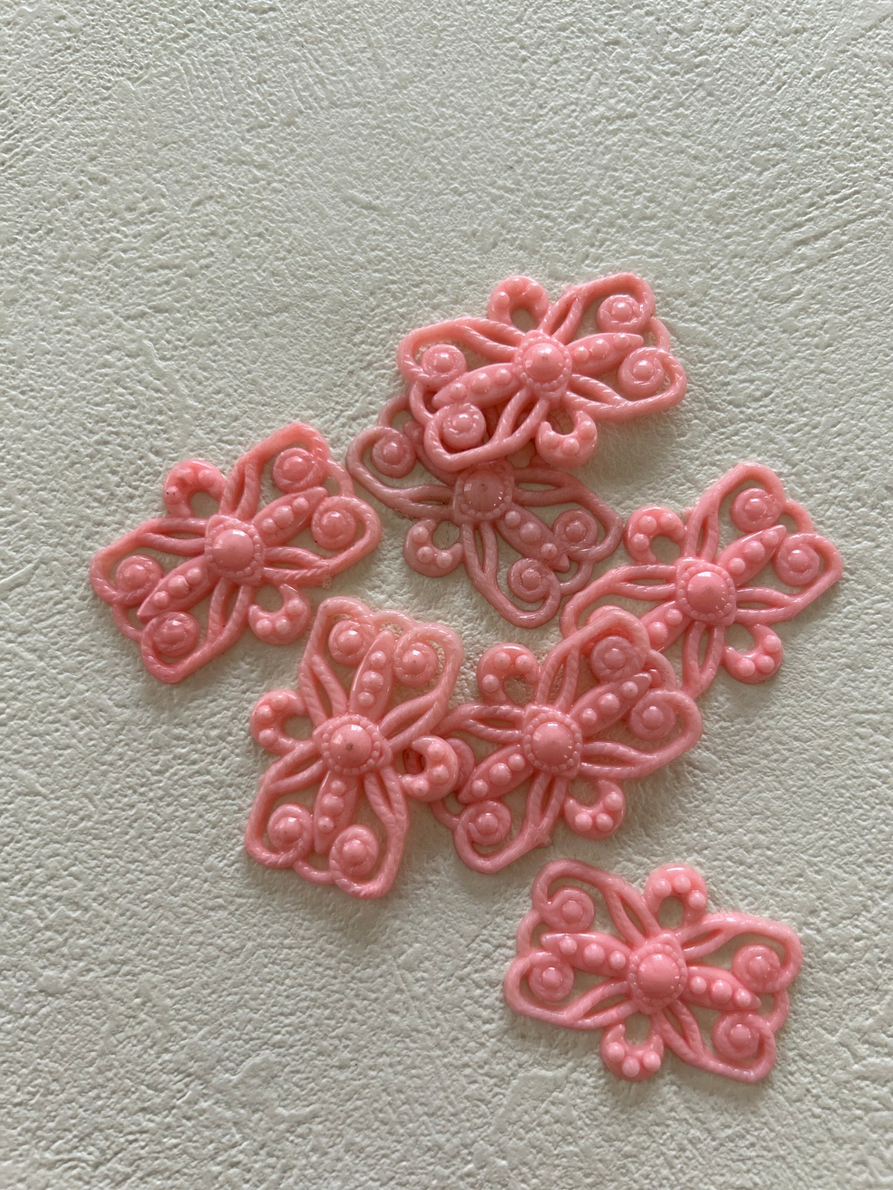 フランスVintage ヴィンテージパーツ 透かし ピンク プラスチック チャーム アクセサリーパーツ デコレーション材