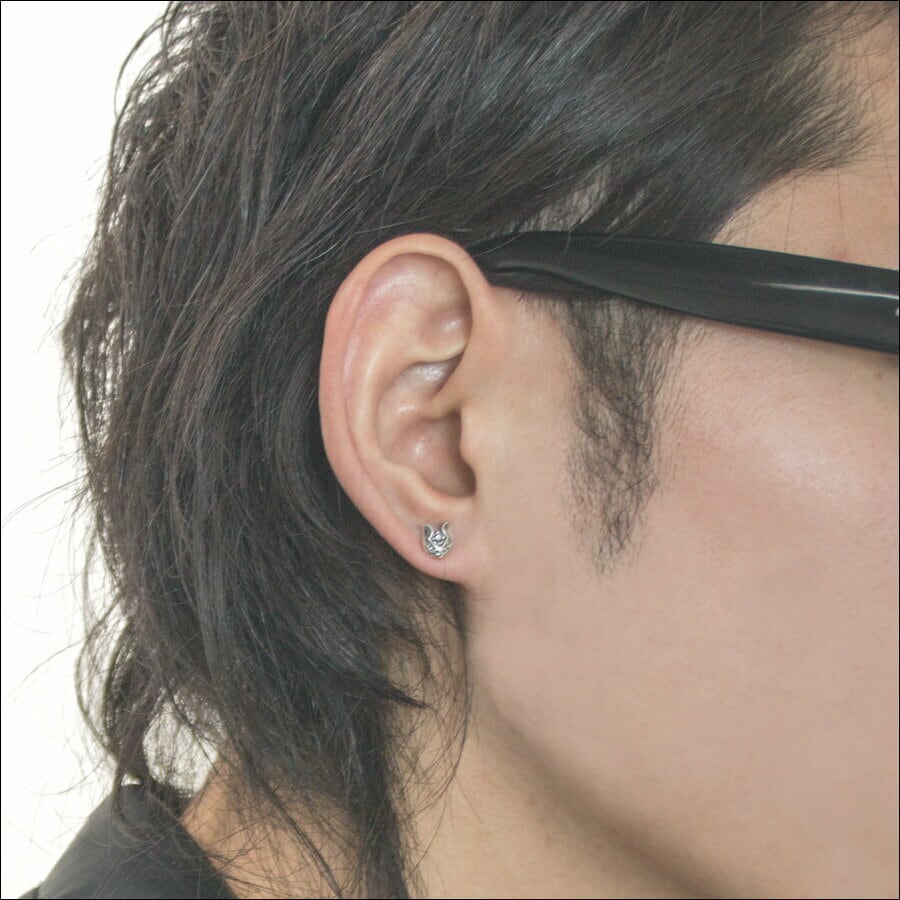 ホースシュースタッドピアス 片耳用 ACE0136 Horseshoe stud earrings