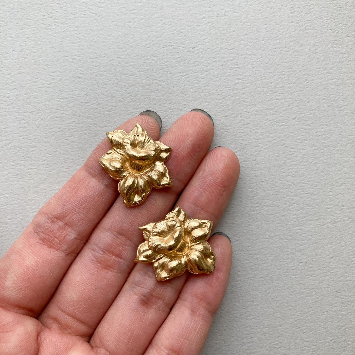 最終入荷〉USA真鍮 2重咲きお花のプレートパーツ | Dua-アクセサリー