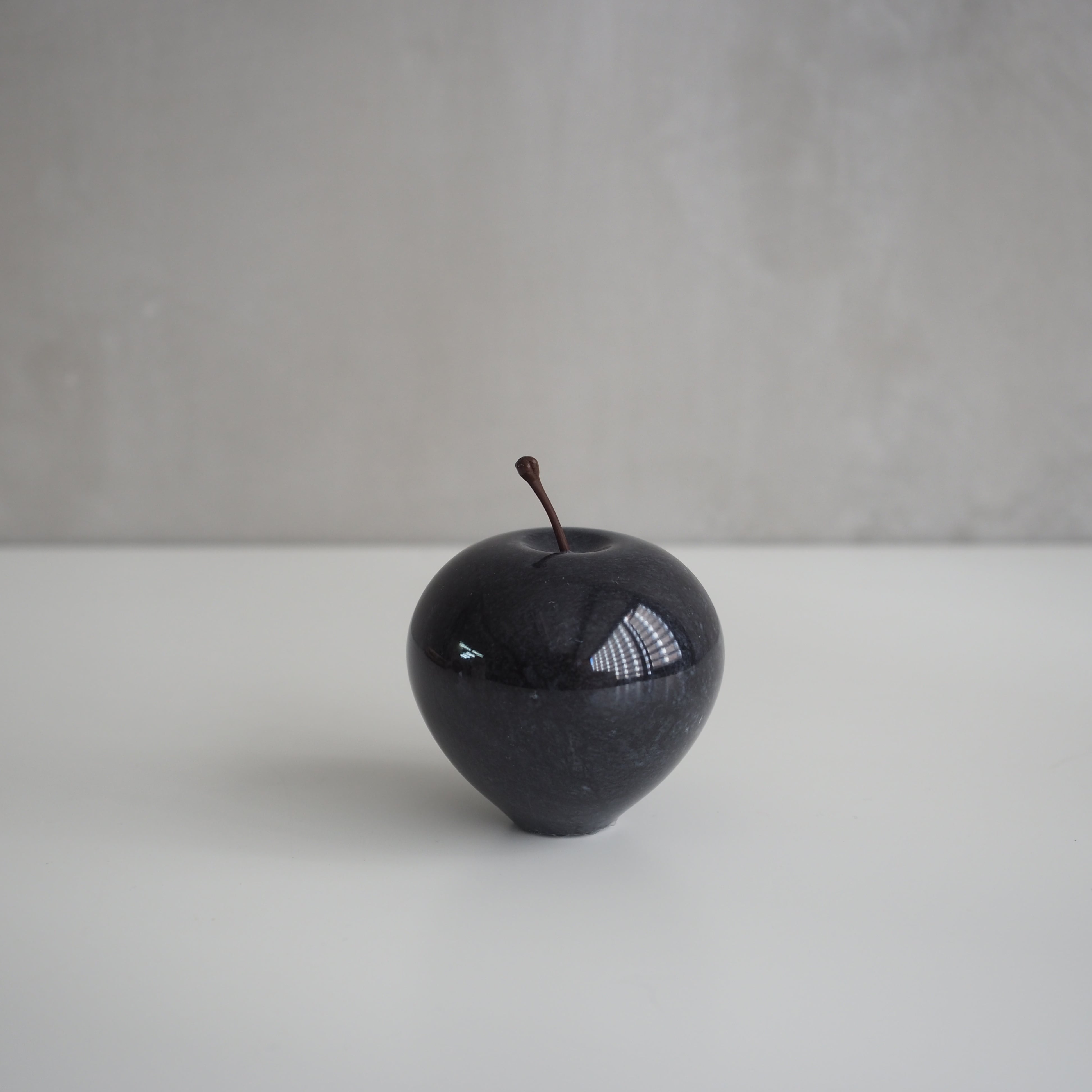 Marble Apple Black / Large