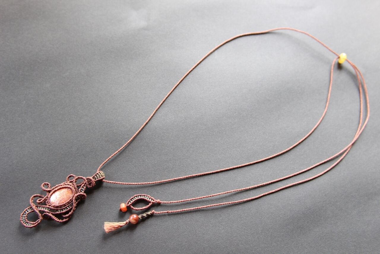 Sunstone micro macrame pendant