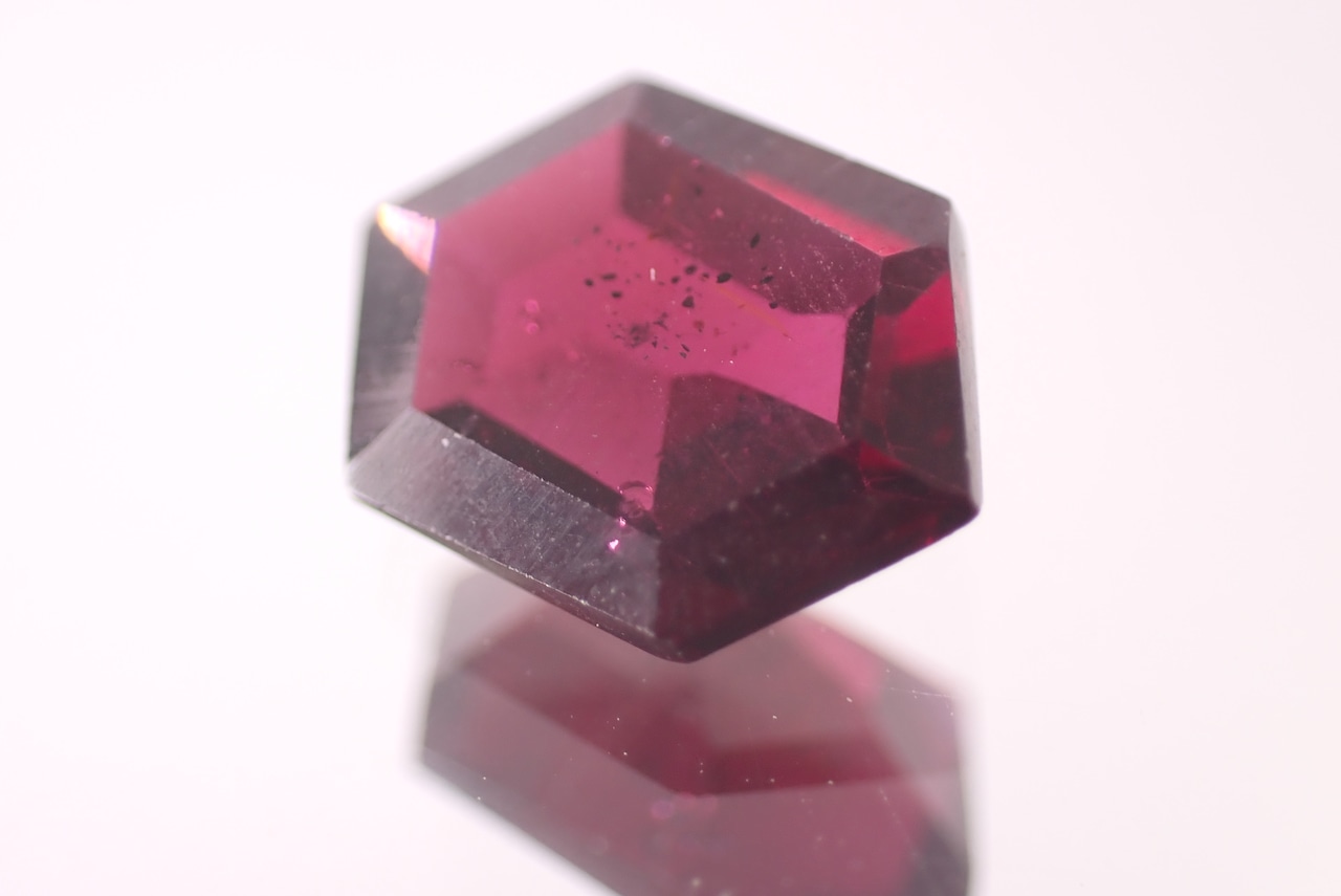 ルピーカットガーネット　2.04ct　[C10‐80]