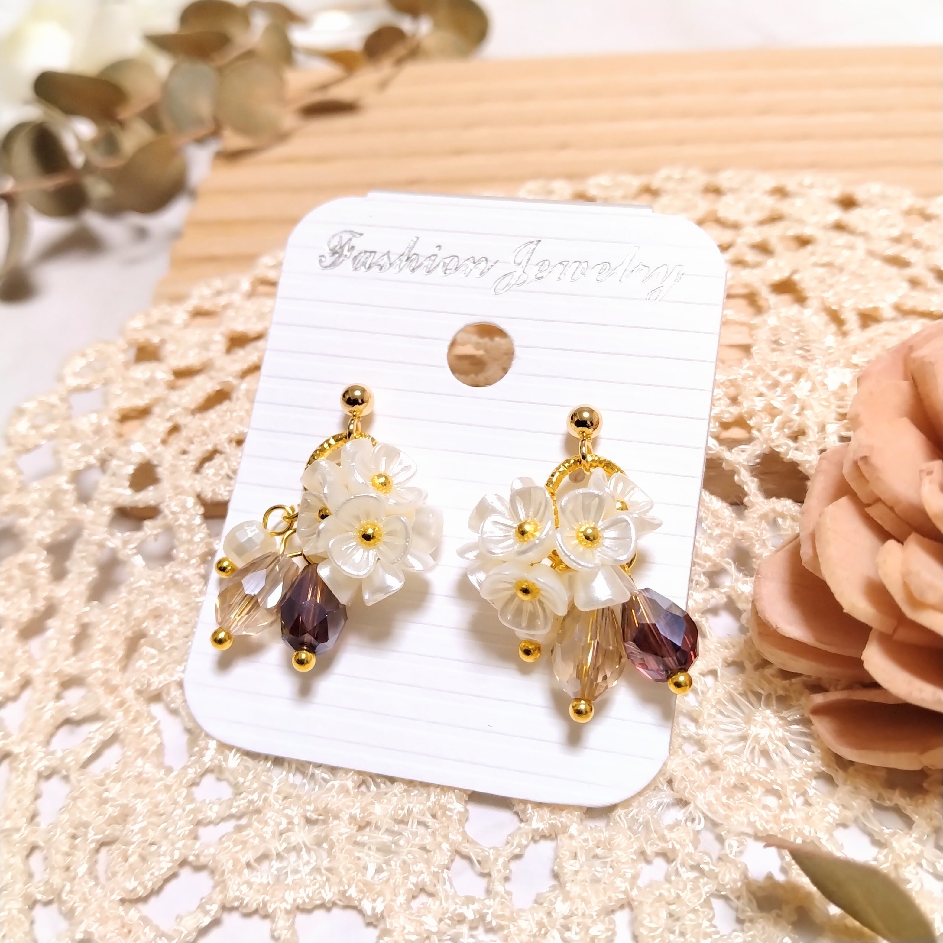 ドロップビーズと野の花摘みピアス | ハンドメイド雑貨・自然素材のお