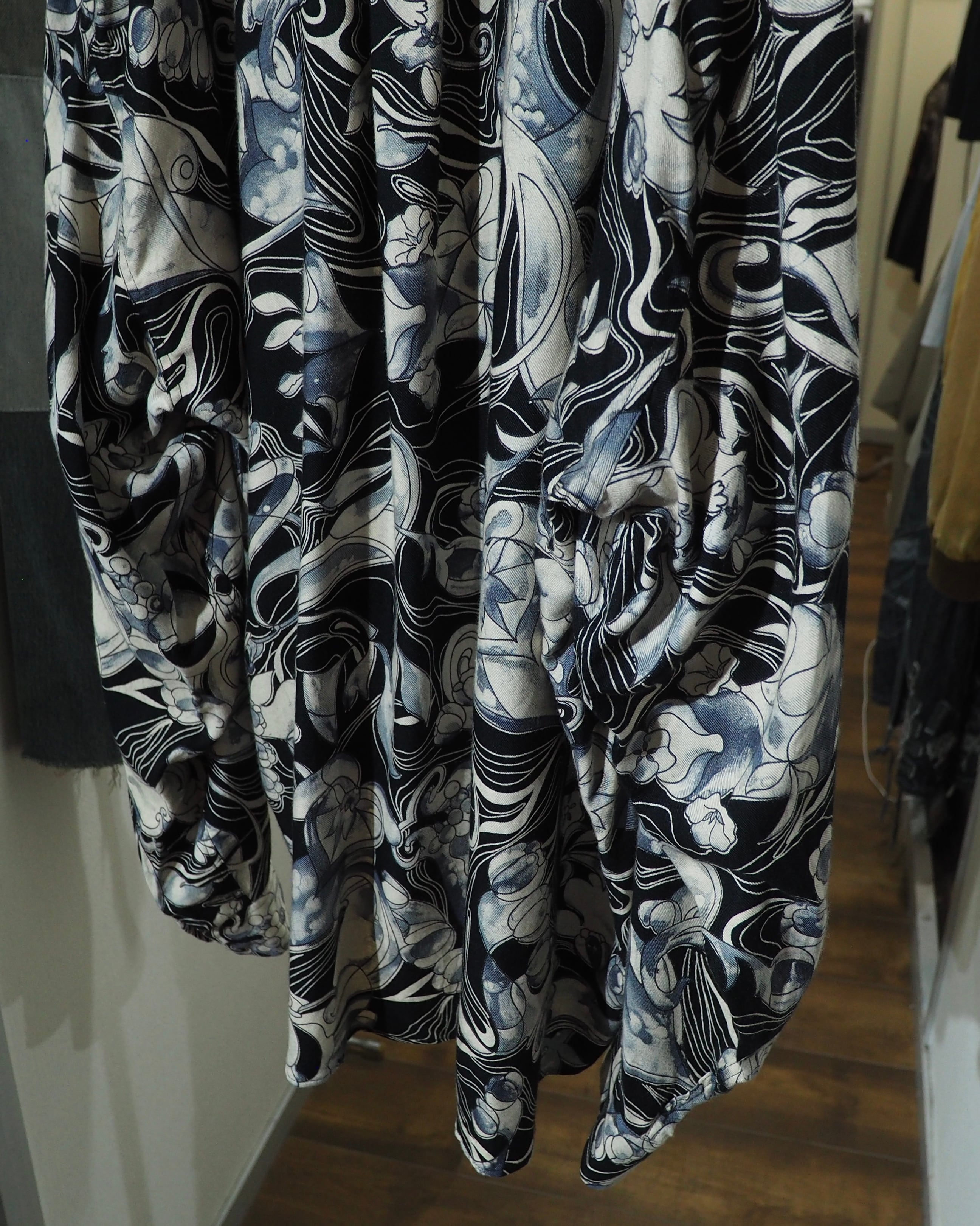 1990s " Made in Italy " Beautiful Monotone Flower All Over Pattern Vintage Loose Shirt