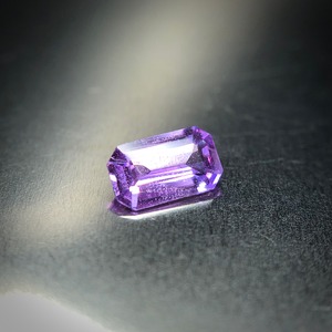 可憐で高貴な紫色 0.28ct UP 天然 非加熱パープルサファイア