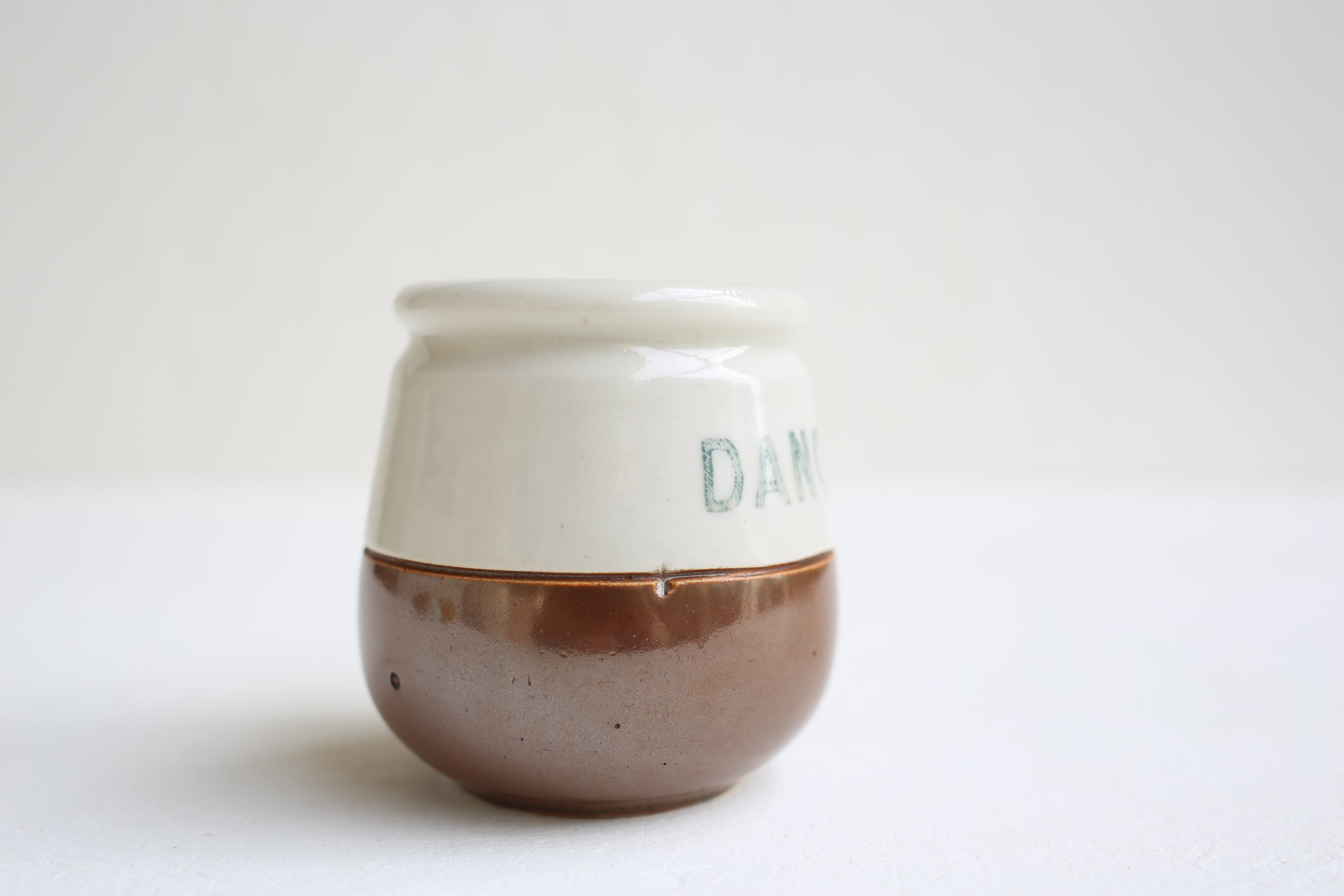 フランス アンティーク ヴィンテージ 『DANONE』ダノン 陶器製