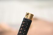 ★不定期販売★ 新型 硬度表示窓付き革軸芯ケース 【特上ヌメ革節目模様 ブラック】