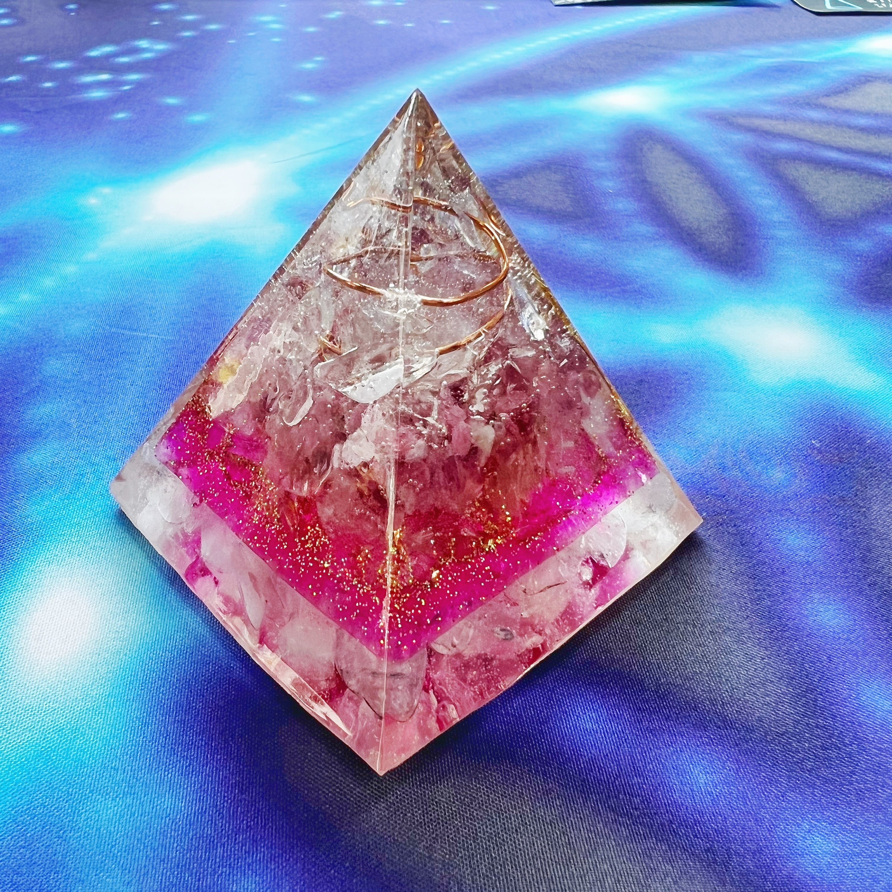 良縁♡ピンクカメオのピラミッド型オルゴナイト（願い叶えるメモリーオイル封入）