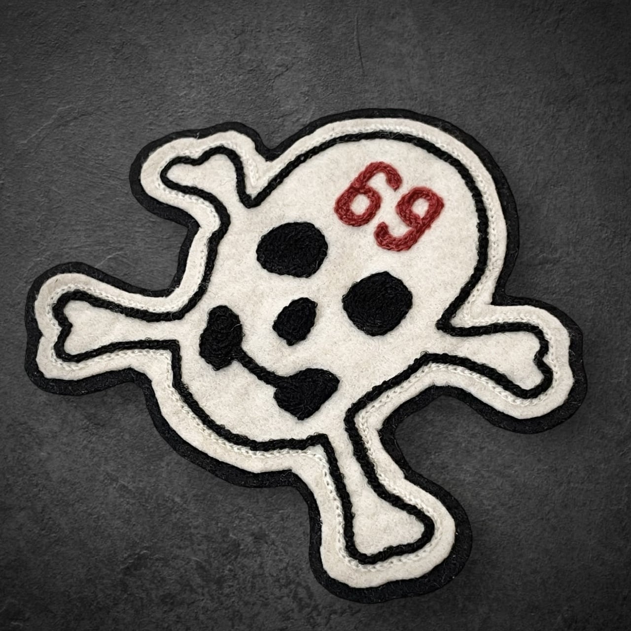 69 SKULL” FELT PATCH チェーンステッチワッペン | 【RIOTT/ライオット】