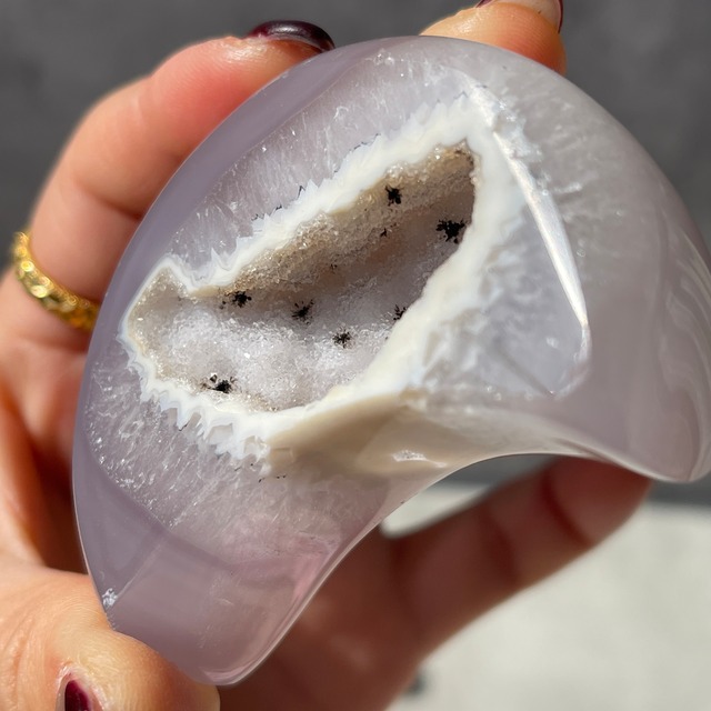 ブラジル産 アゲートムーン｜ドゥルージー入り・ブラックライトで反応する三日月