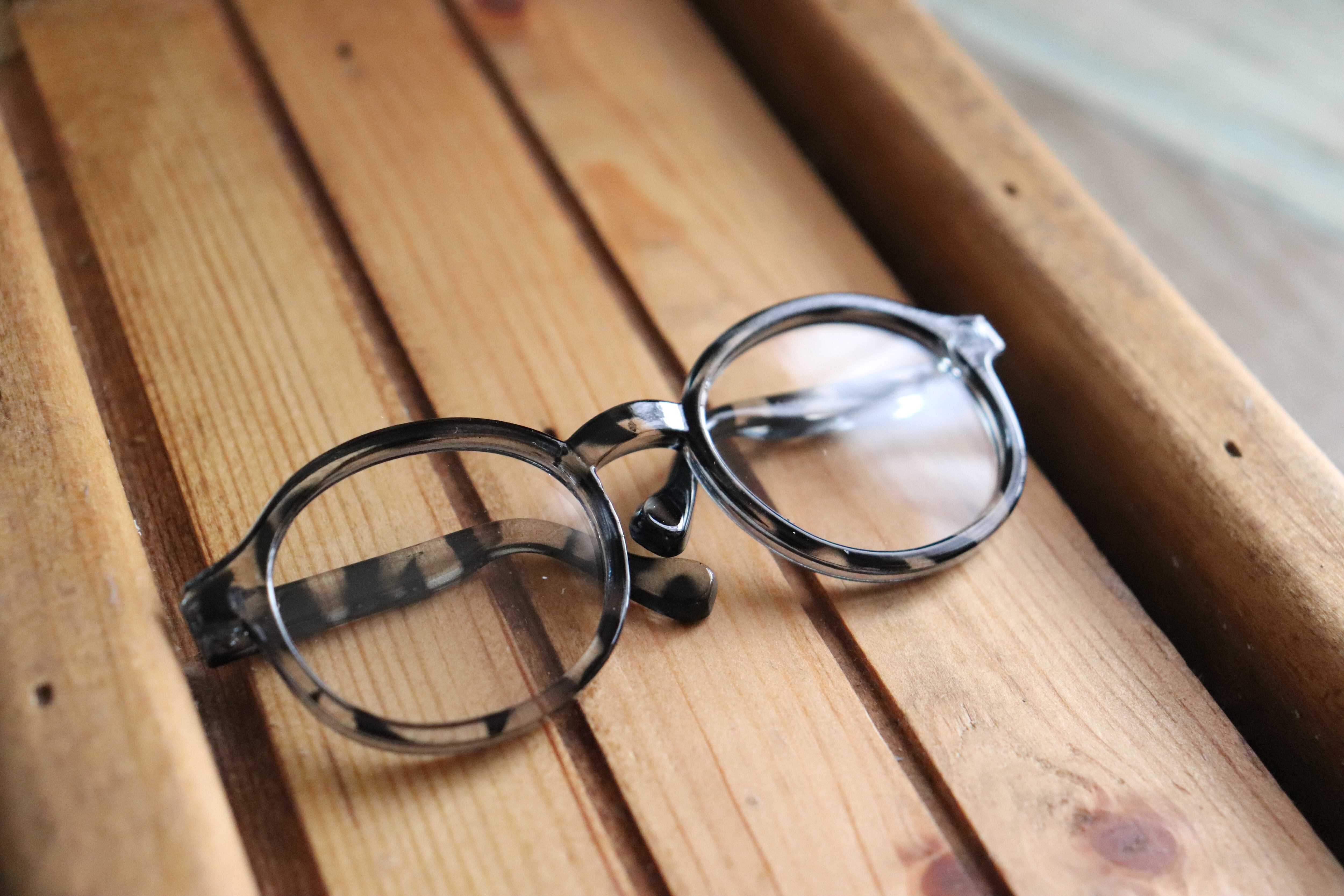 成田悠輔さん愛用品 丸四角メガネ XiT eyewear（エックスアイティ）「C