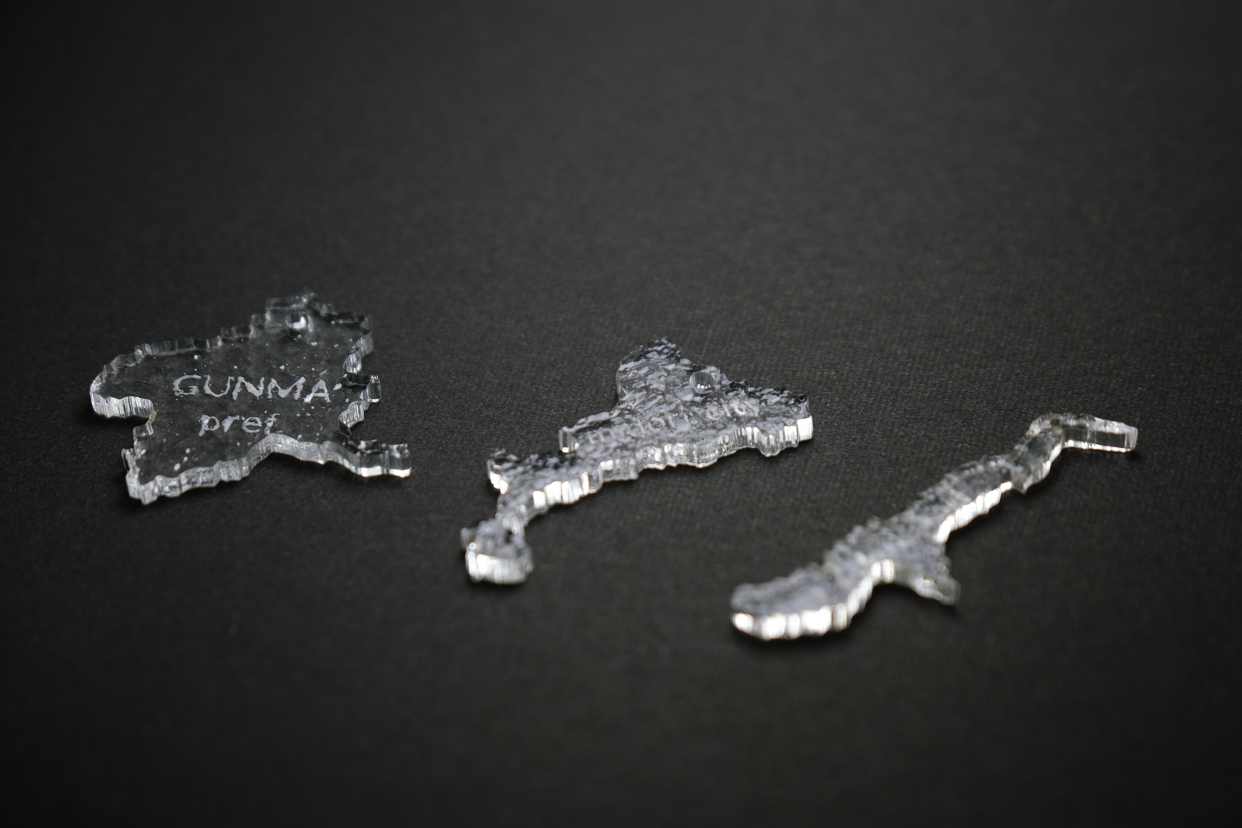 地域でかたどった、水面のような爽やかカラフルピアス【群馬県&みどり市&草木湖】