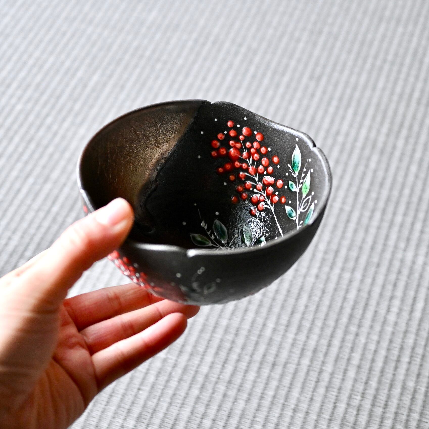 34. 黒金ナンテン茶碗 | 陶工房 みかガマ ＊ のぐちみか