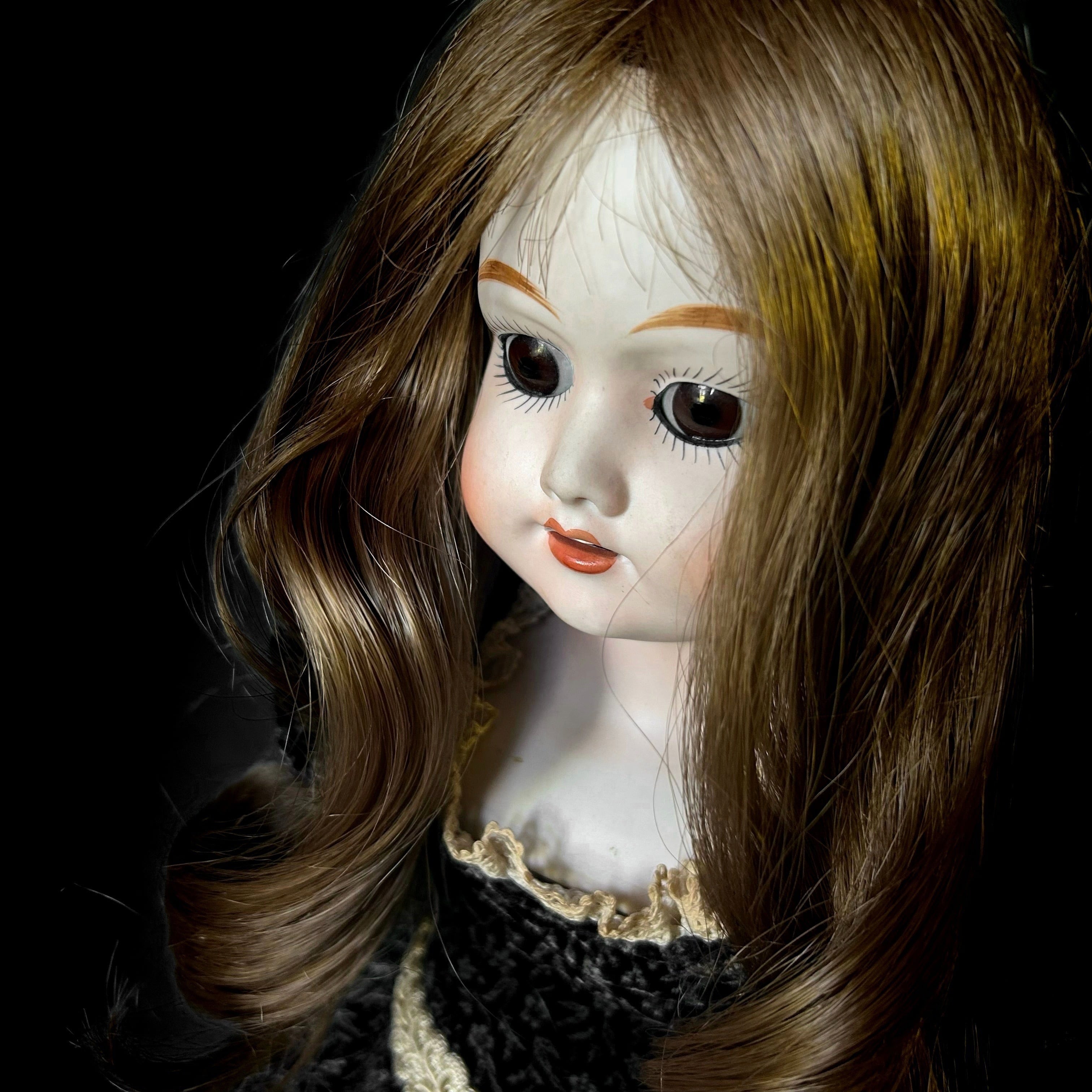 薔薇色の微笑みのビスクドール | メルキュール骨董店