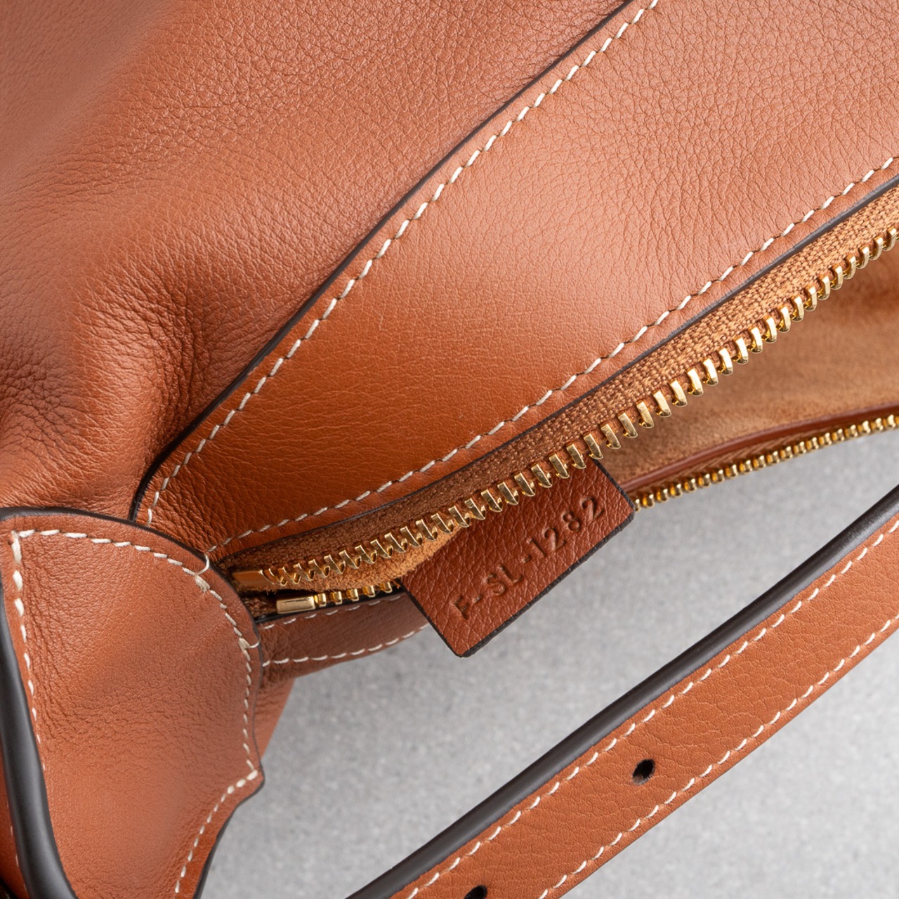 セリーヌ ロミー ミディアム ショルダーバッグ ブラウン レザー