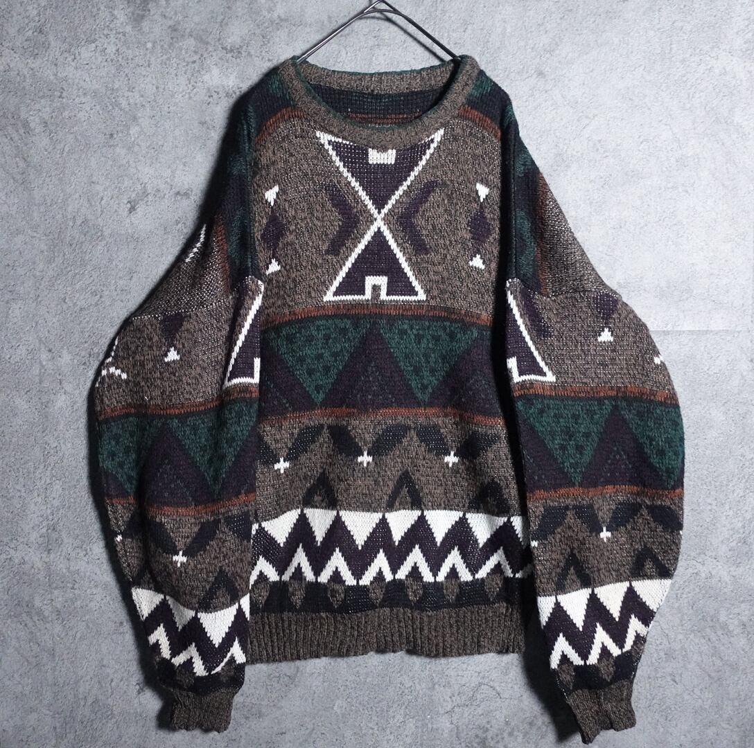 Multicolor geometric pattern design knit