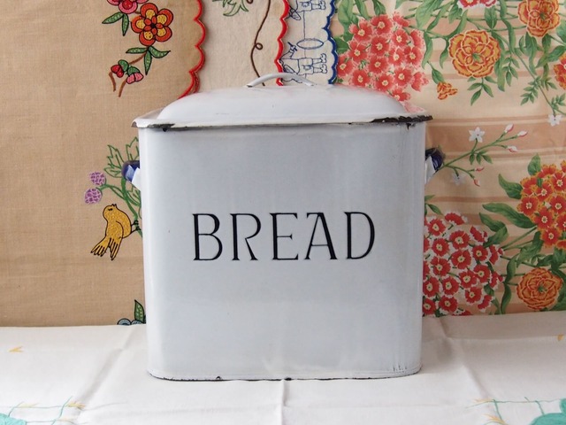 イギリスアンティーク　ブレッド缶　BREAD BIN　白