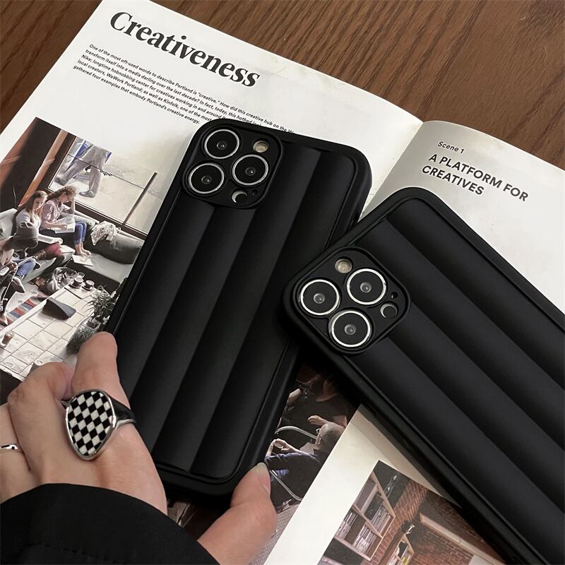 ブラックでスタイリッシュに◎新型 iPhone15 対応 クッション 立体 耐衝撃デザイン カメラレンズ保護 落下防止 おしゃれ スマホケース ND-14731 【再販】