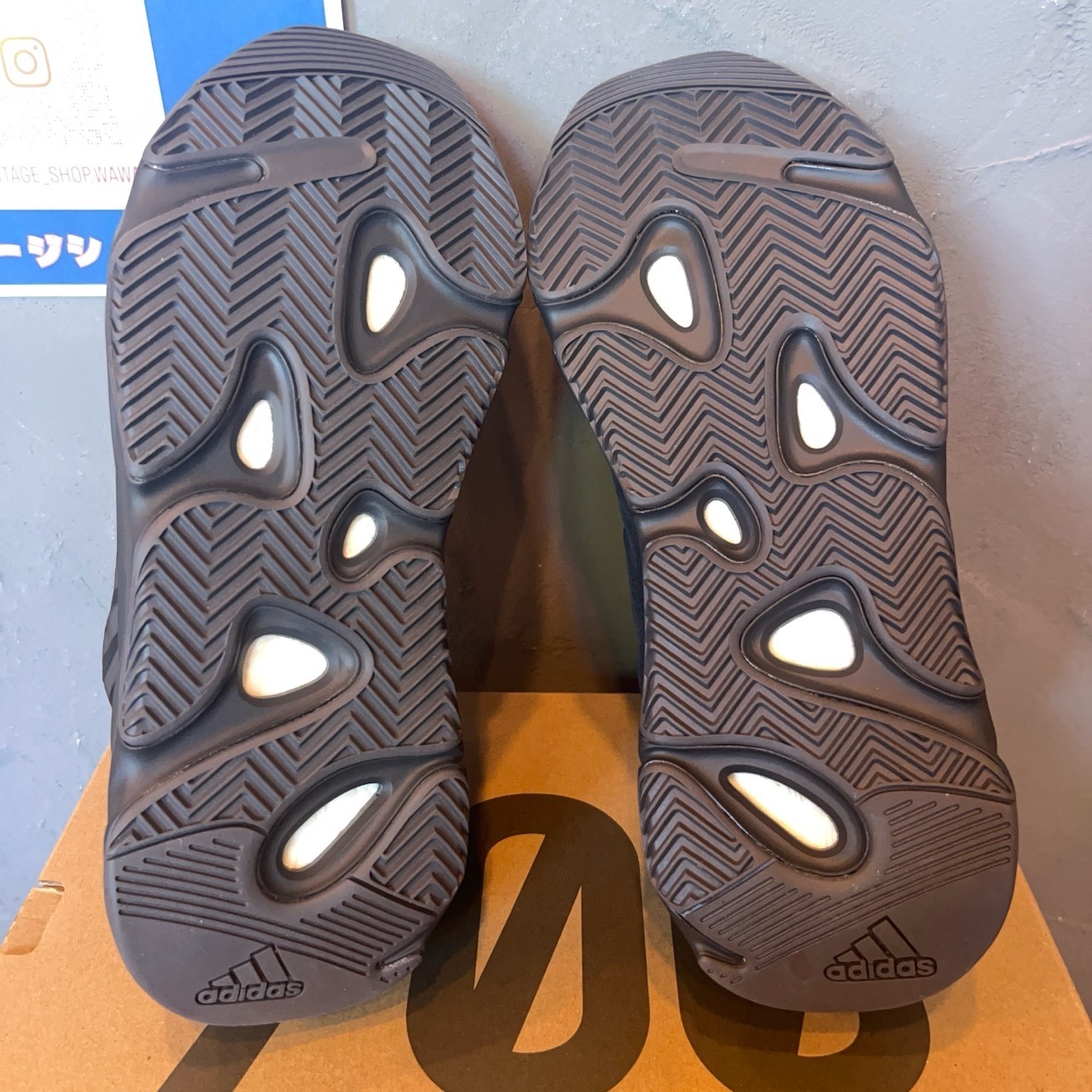 【新品未使用】アディダス イージーブースト700 MNVN "ブラック" FV4440