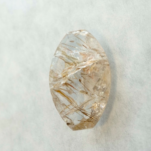 【自立】インクォーツ　ルース　ファセット　天然石　85ct