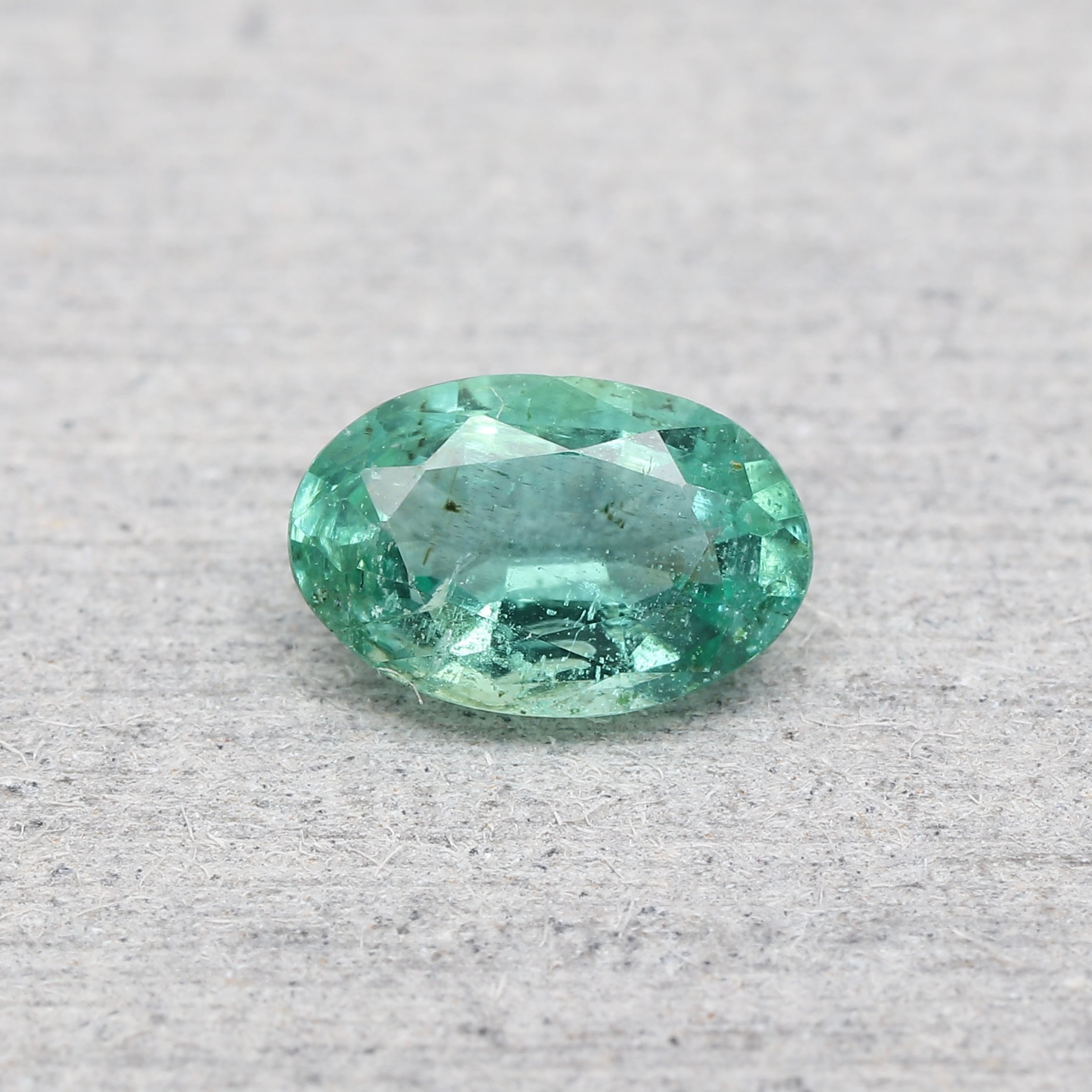 本翡翠ペンダント　jewelry 宝石 貴重 根付 陽緑　氷種ヒスイ　ミャンマー産　お買い得品　ギフトプレゼント 本翡翠ペンダント jewelry 宝石 貴重 根付 陽緑ギフト プレゼント