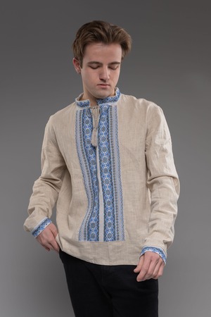 ウクライナ刺繍ヴィシヴァンカ　クロスステッチ手刺繍　Lサイズ　メンズ