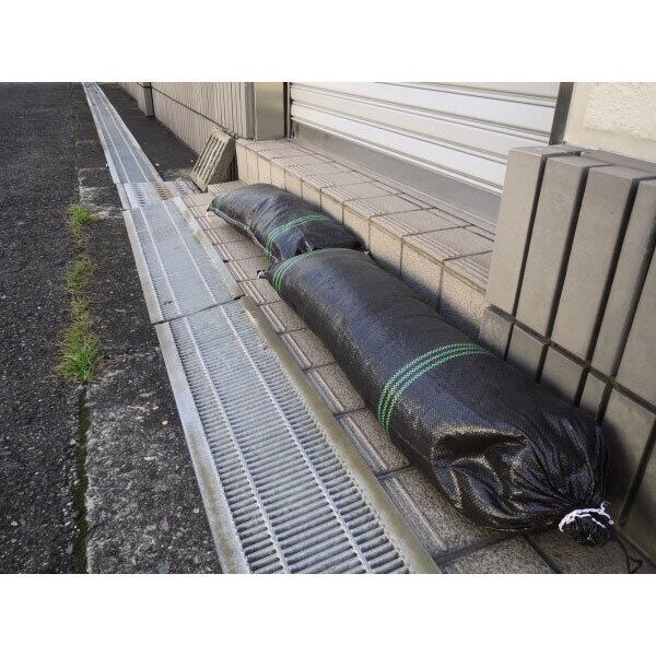 UVブラックストロングまくら土のう袋 黒 PE サイズ270×900mm 200枚セット kdt