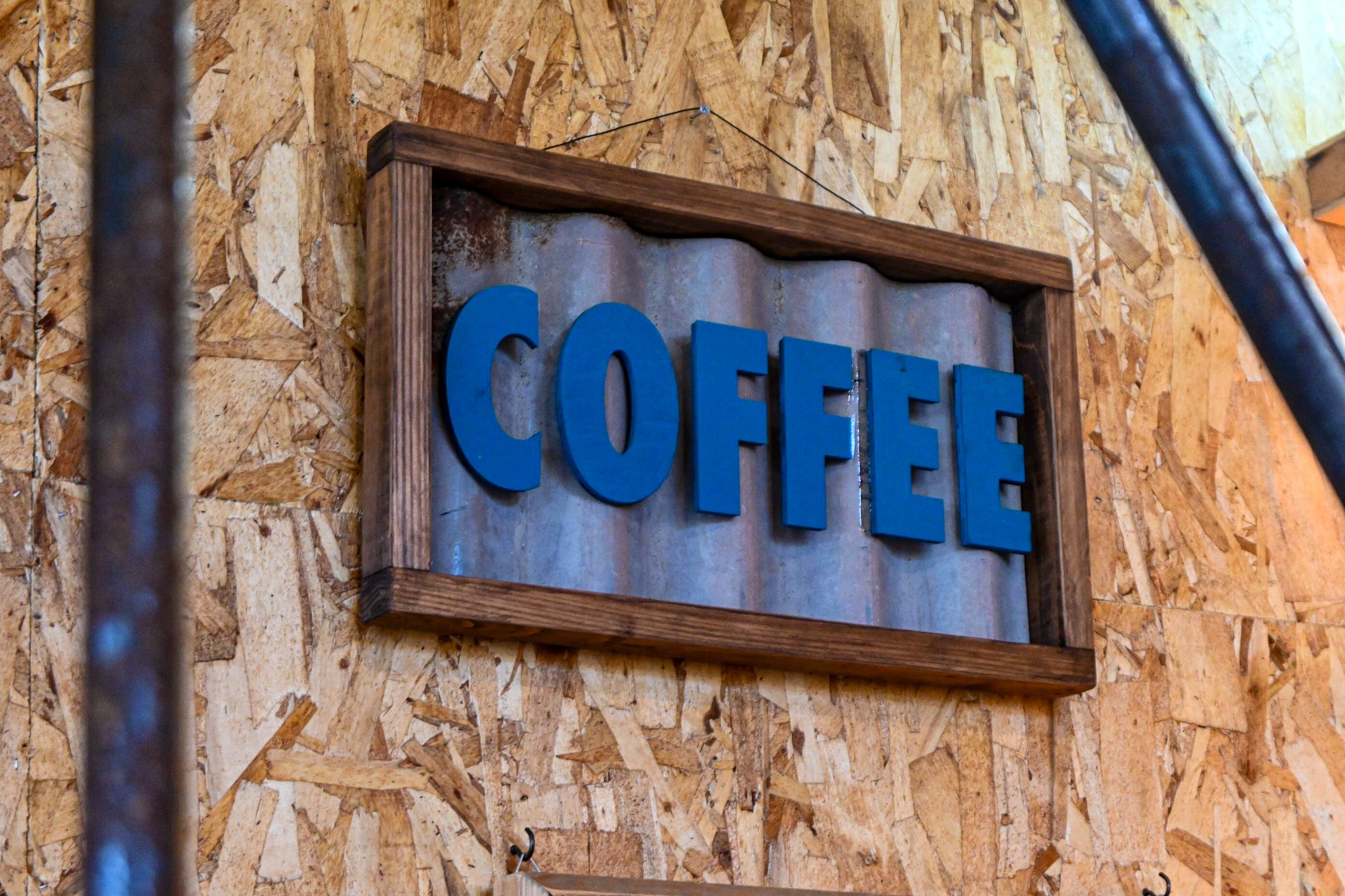 木とトタンの廃材を使用したヴィンテージ風サイン | INDUSTRIAL WORKS