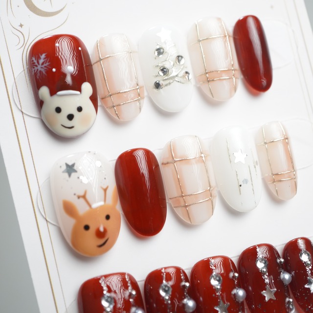 【#814】クリスマスデザイン 繰返し使える15枚セット【プレミアム】ネイルチップ／ホワイト レッド／ミディアム オーバル／XY374