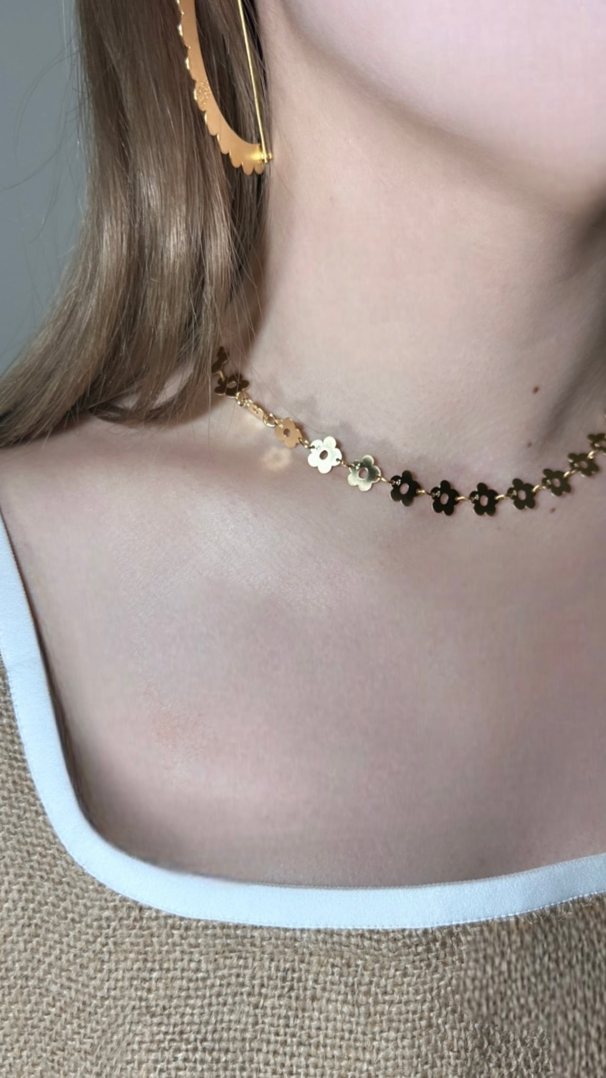 KEYHOLDER [ETCHED METAL SLICE FLOWER NECKLACE] | LILLY DEL SALONE