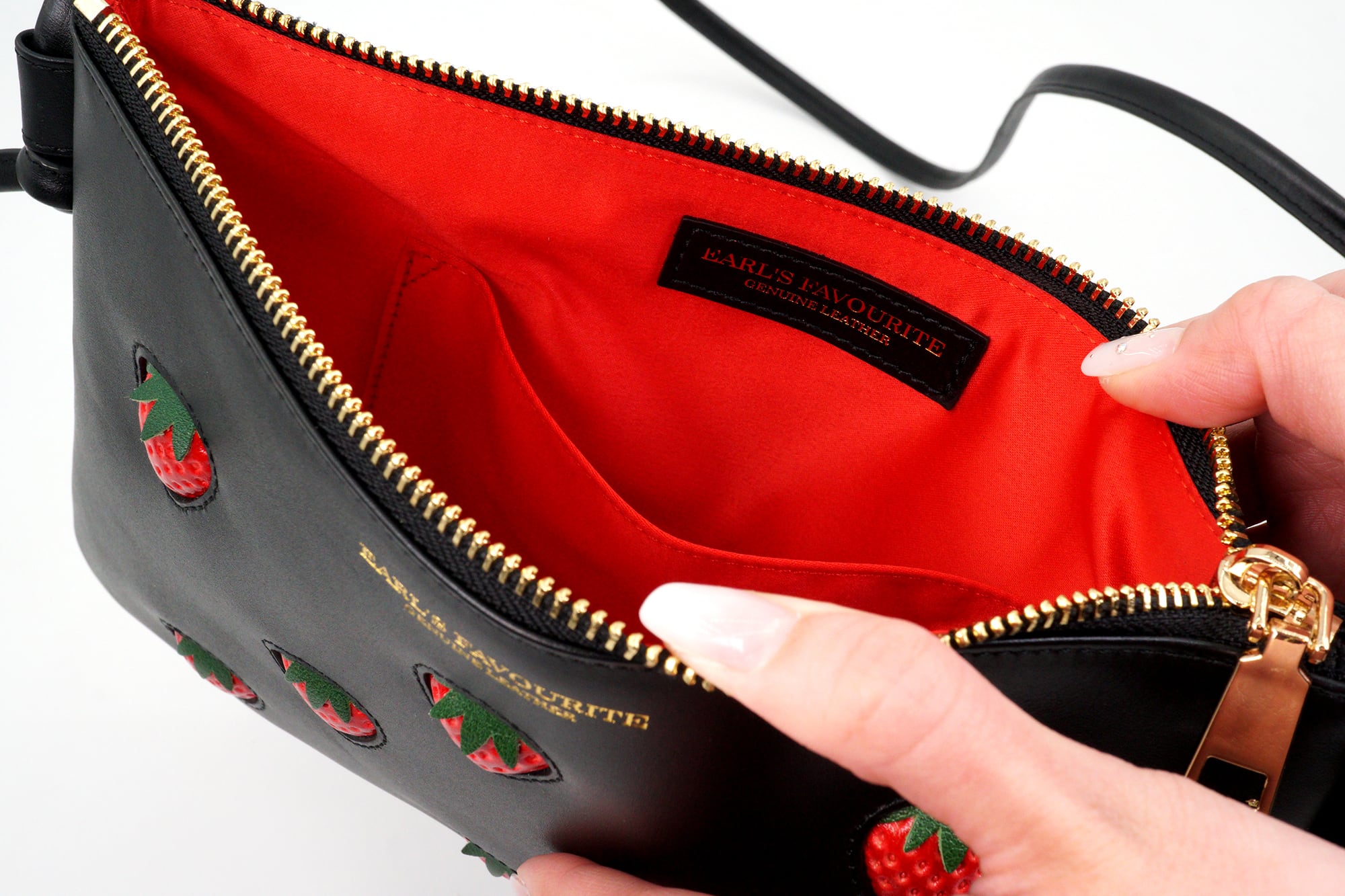 More Strawberries Collection】サコッシュ（赤いちご／ブラック本革