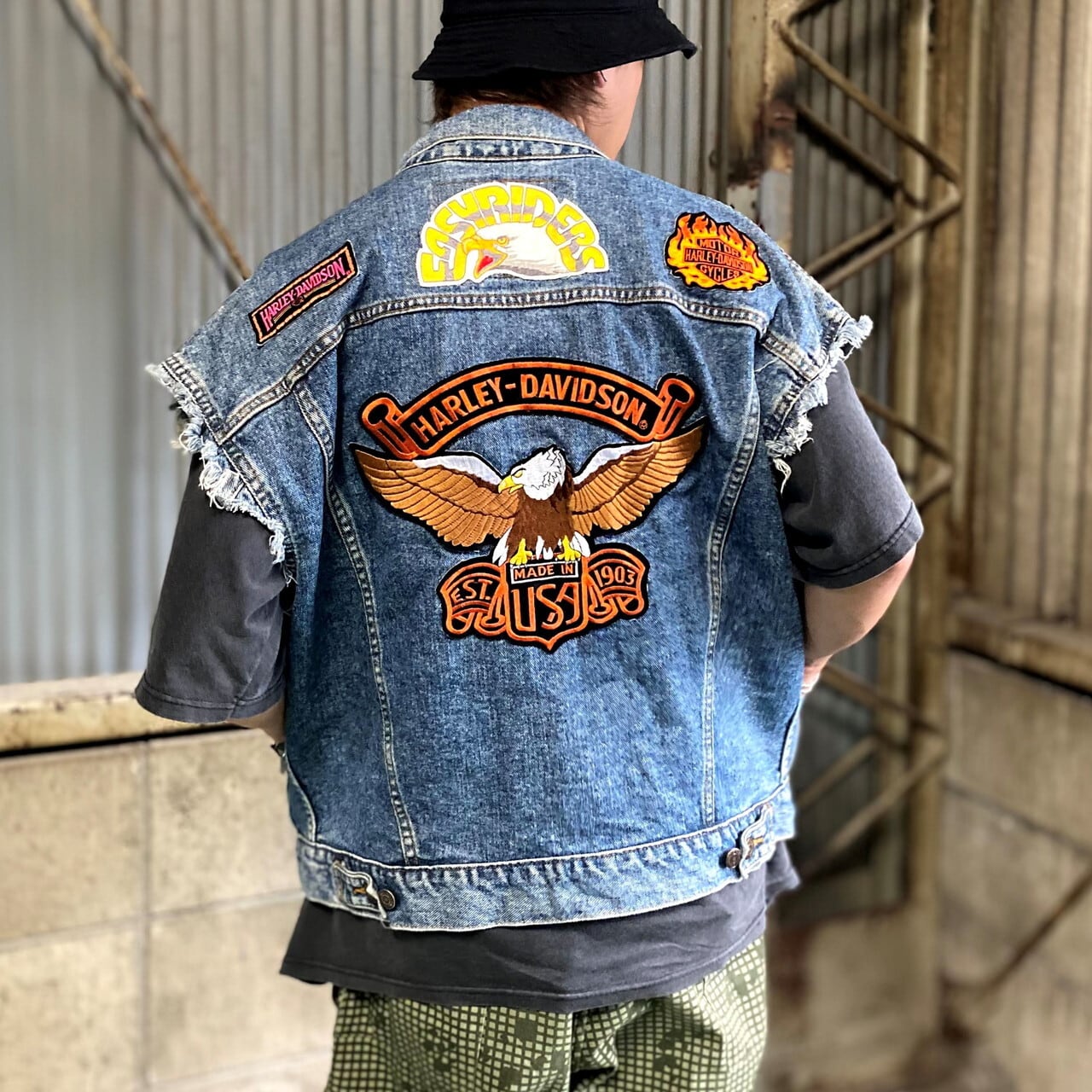 90年代 Levi's リーバイス デカパッチ 袖カットオフ 70598 4891 Harley-Davidson ハーレーダビッドソン  カスタムデニムベスト メンズXL相当 古着 90s ビンテージ ヴィンテージ ワッペン バイカーベスト【ベスト】【WS2202-15】 | cave 