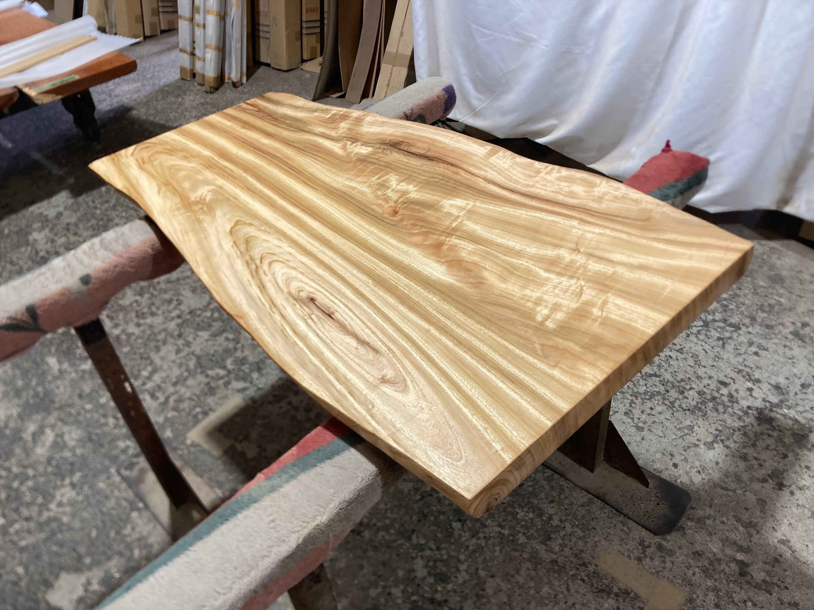 クス9226 楠 一枚板無垢材 1050x520‐390x46mm ダイニングテーブル ロー