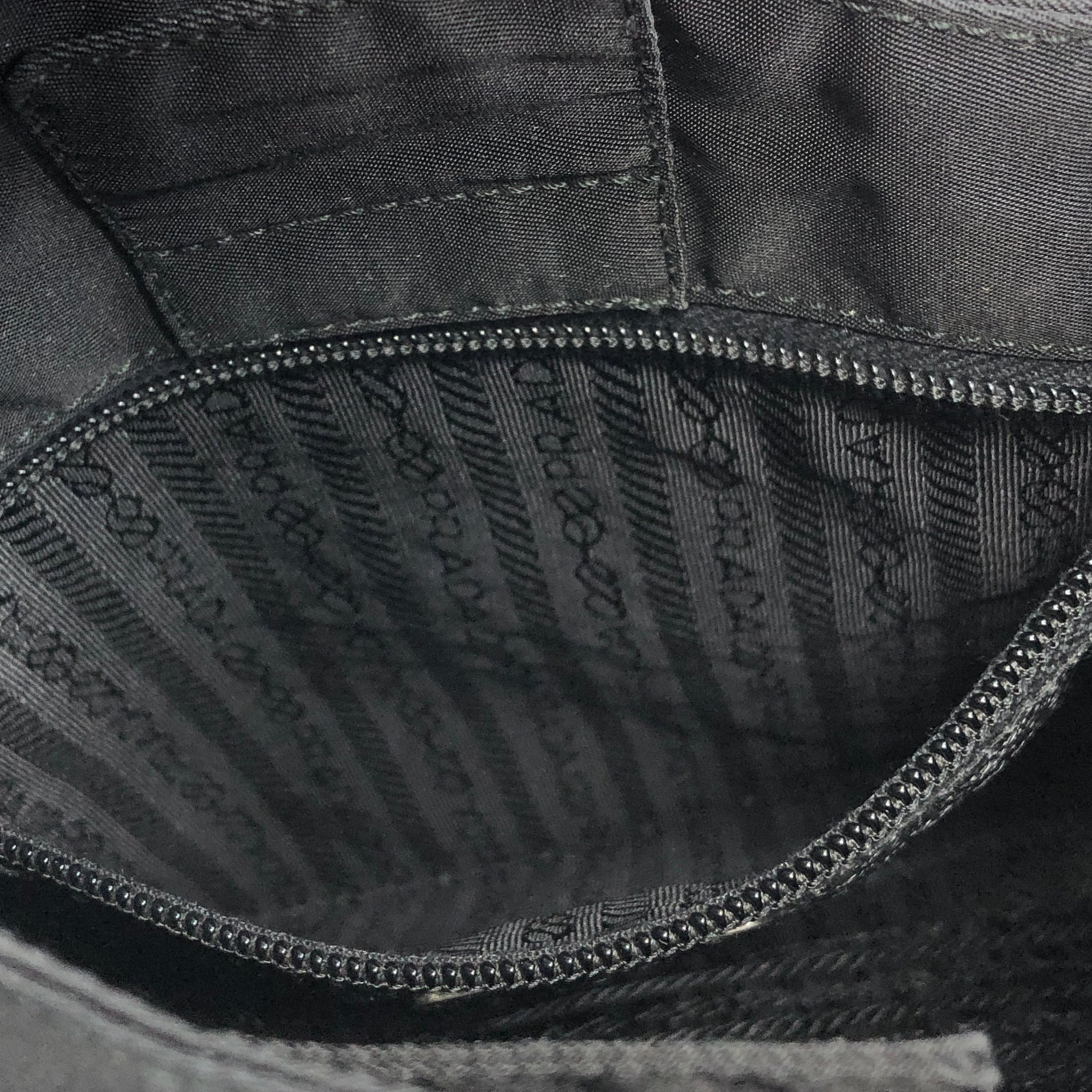 PRADA プラダ トライアングルロゴ ナイロン ワンショルダー ホーボー