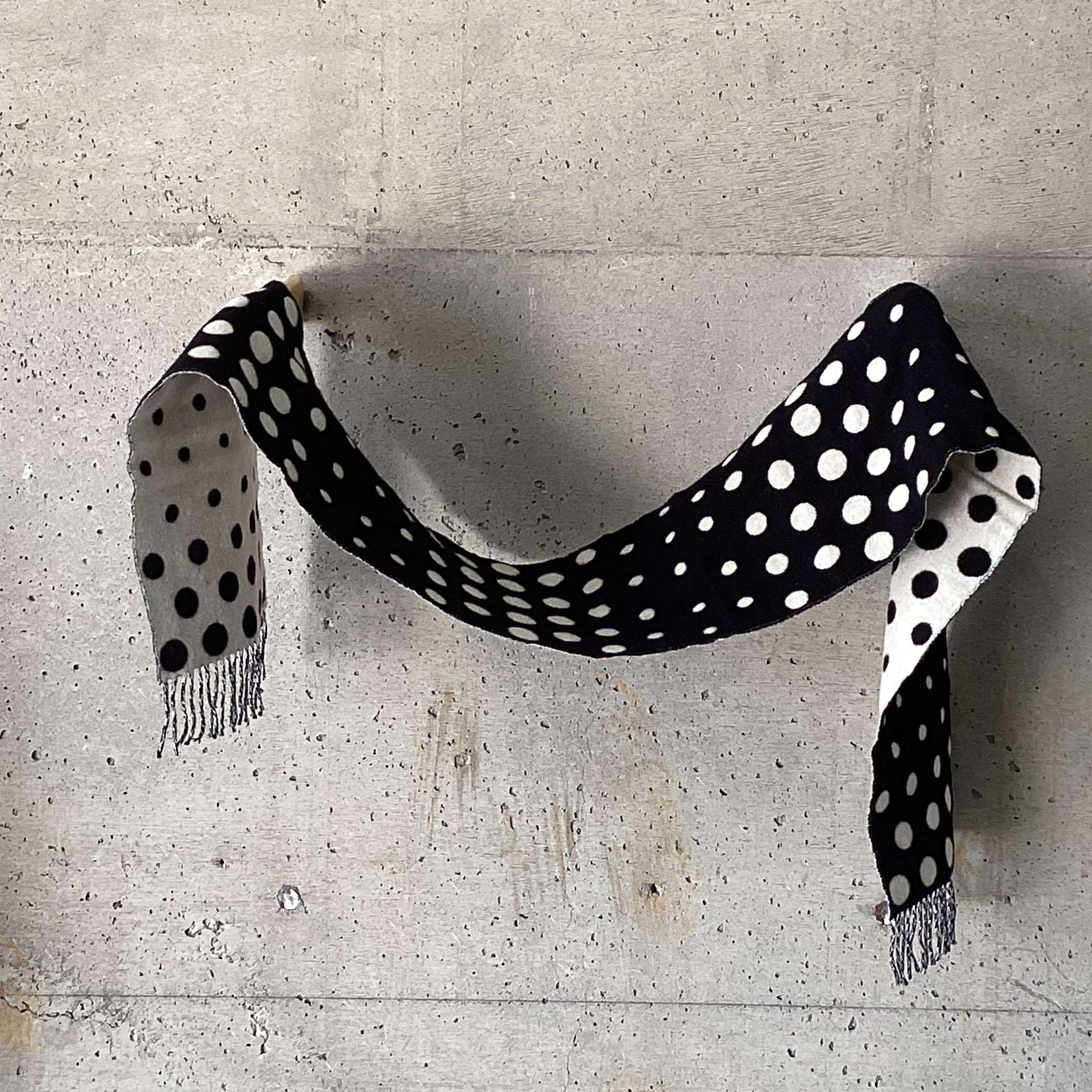 Dotted wool scarf
