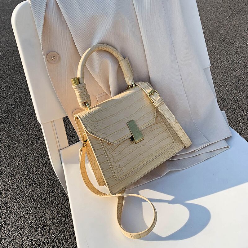 insスーパーファイヤーバッグ女性2020新しい波夏の野生のポータブルメッセンジャーバッグネット赤いファッションショルダー小さな正方形のバッグ Tiancai_Wing_Bag0436456