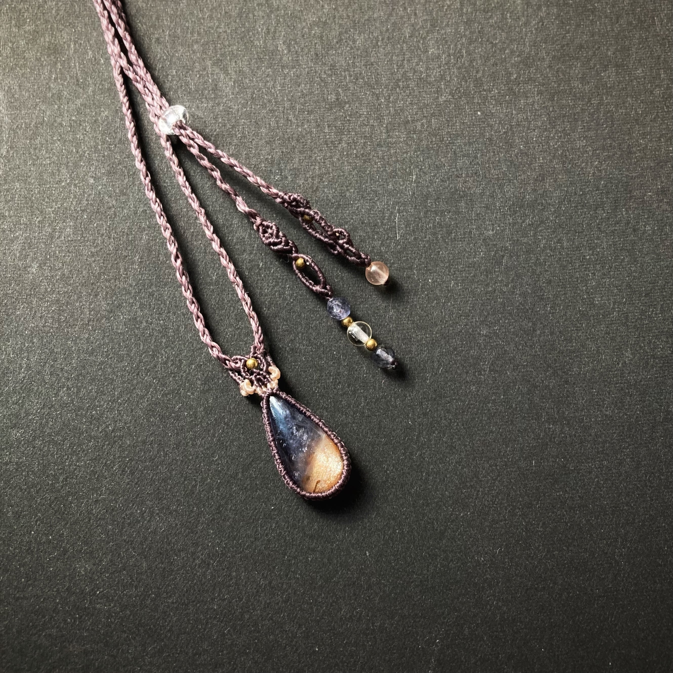 バイカラーアイオライトサンストーン macrame necklace | PAY ID