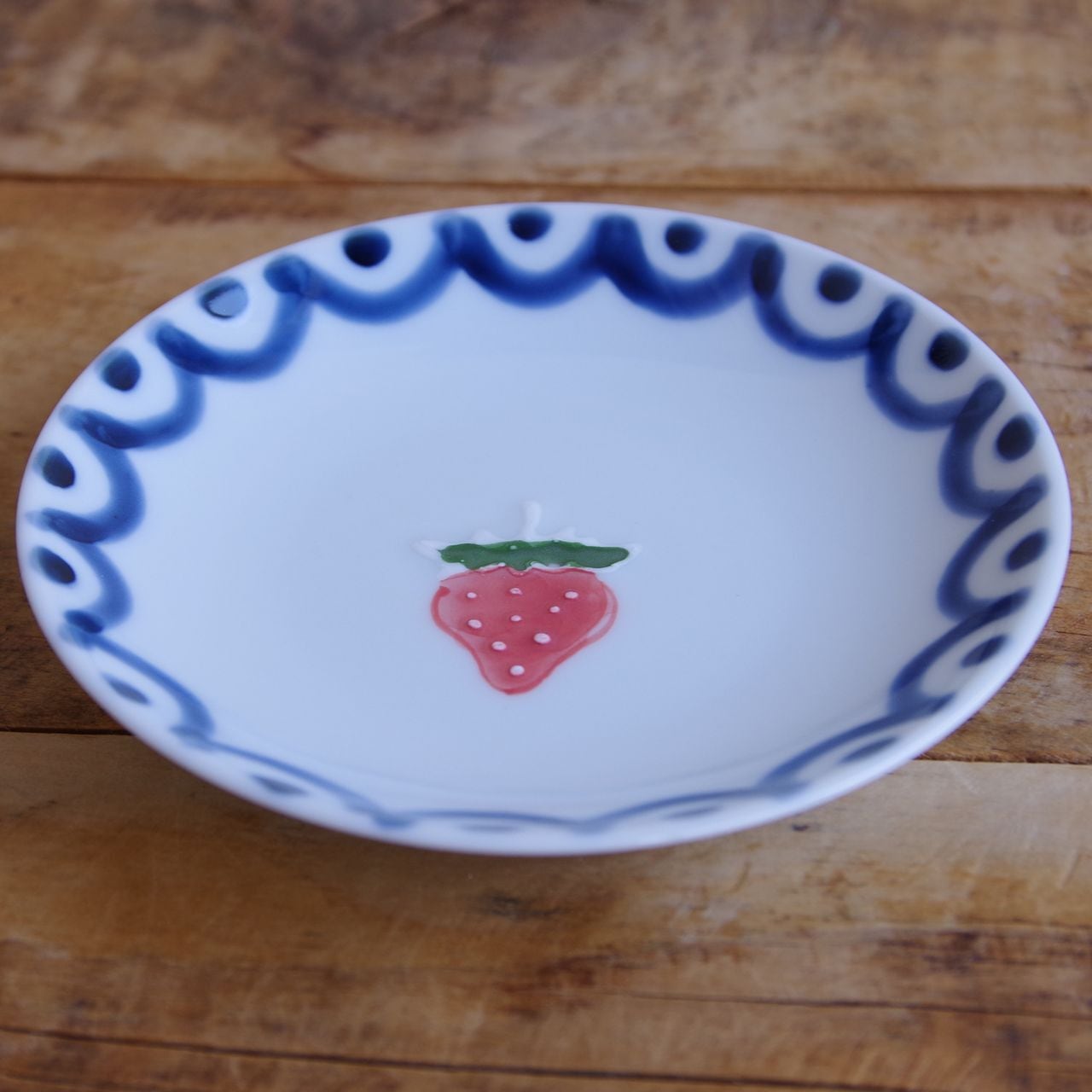 新品】有田焼 オランダ苺 一珍 いちご フルーツ柄 3寸皿 醤油皿 豆皿