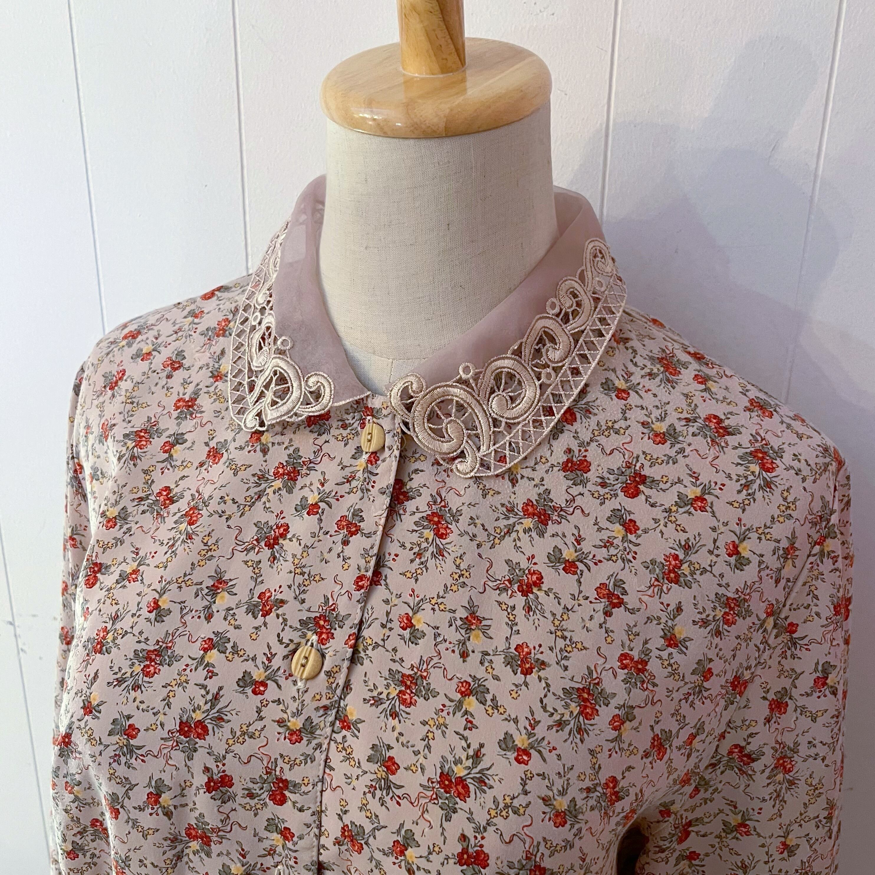 flower wood button blouse