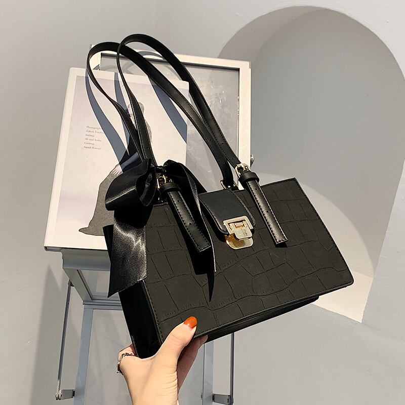 オータムウィンターレッド 秋物 冬物 ハンドバッグ 手作りハンドバック23759143637