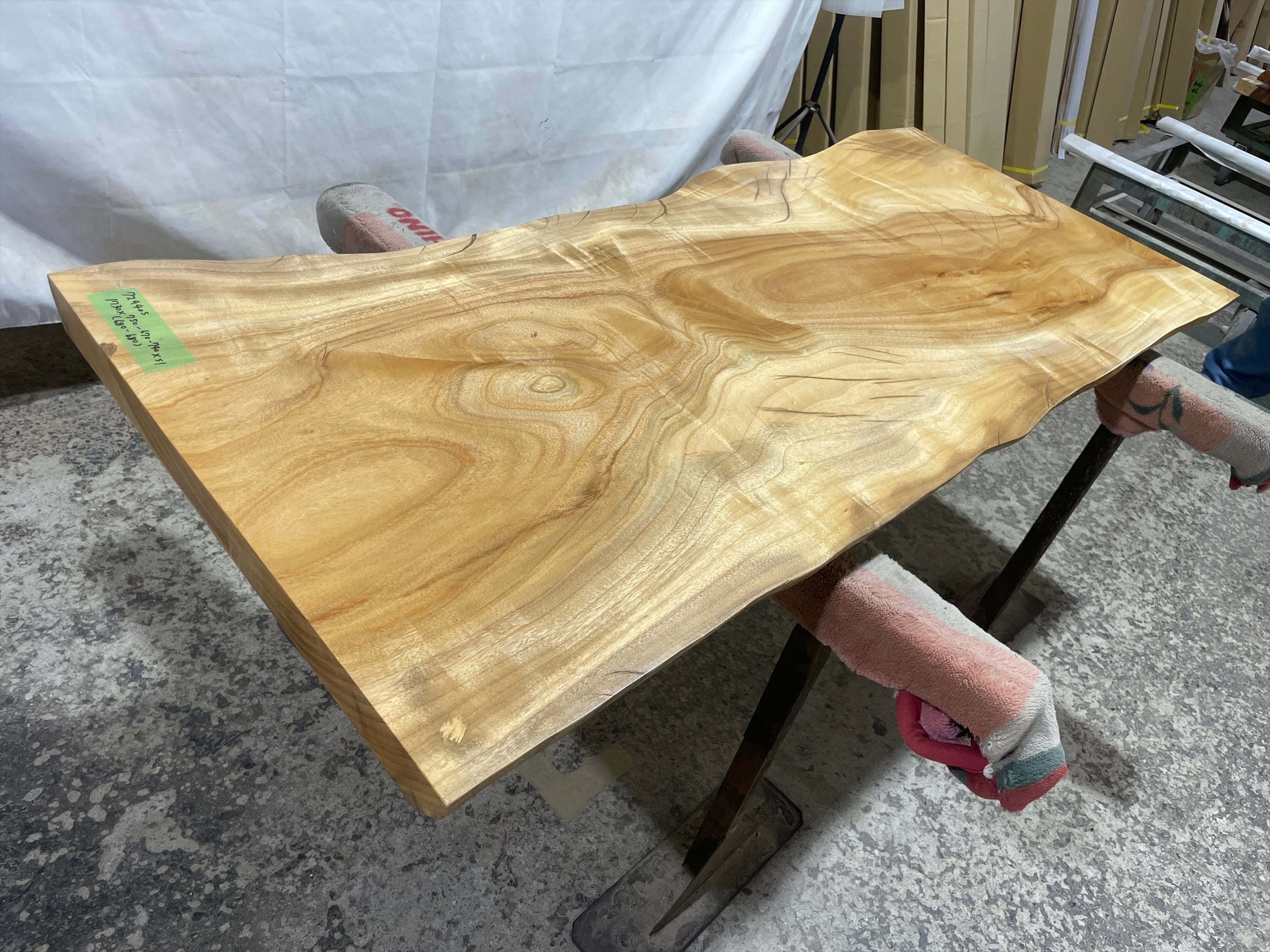 ローテーブル | 銘木無垢材一枚板の来宝綜合銘木工業株式会社